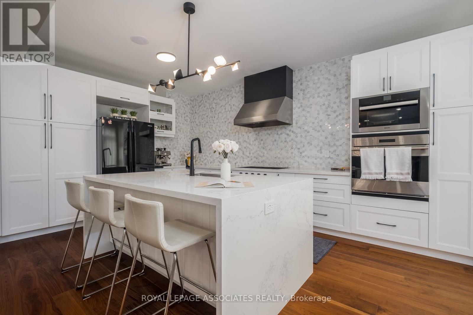 Photo 12 of 5 Rockland Crescent, Whitby ON