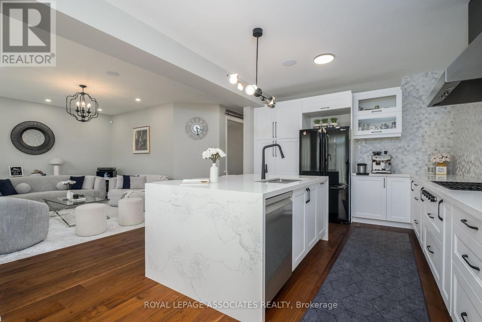 Photo 13 of 5 Rockland Crescent, Whitby ON