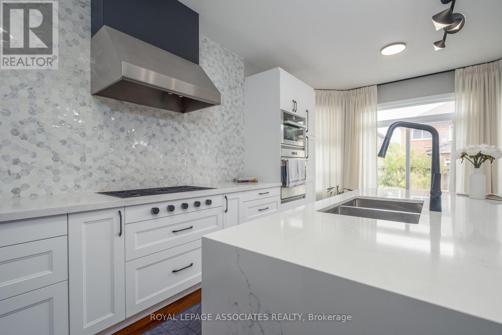 Photo 15 of 5 Rockland Crescent, Whitby ON
