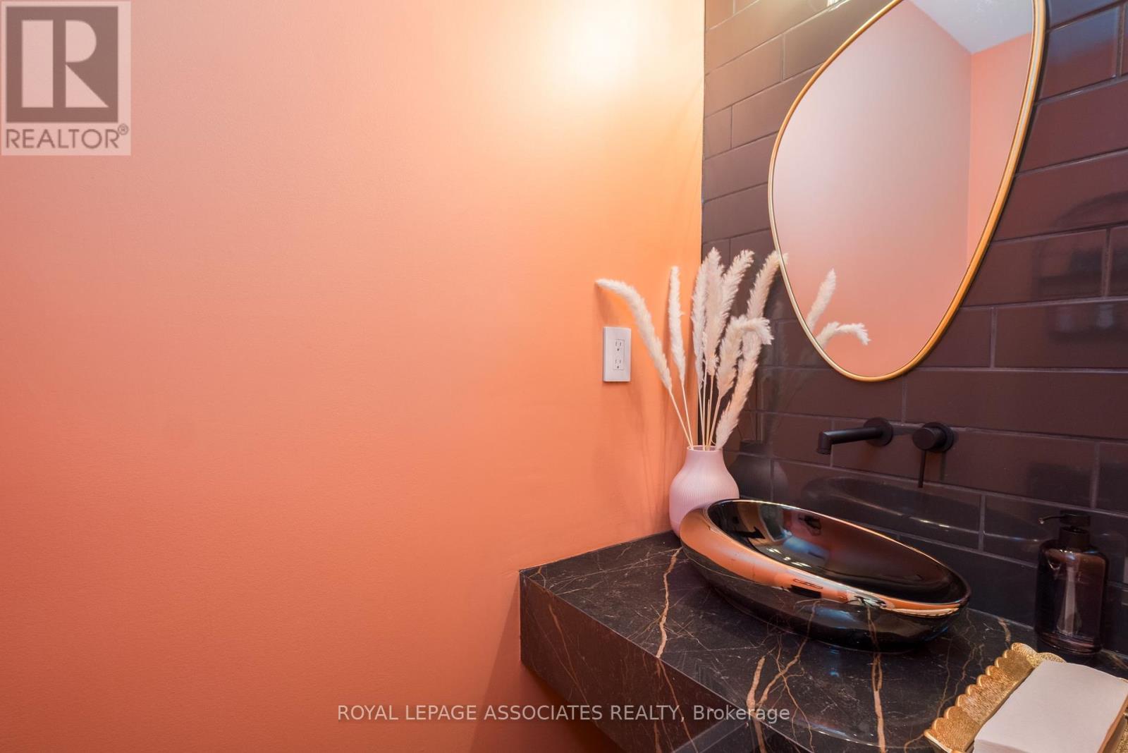 Photo 18 of 5 Rockland Crescent, Whitby ON