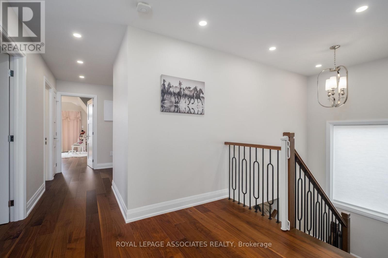 Photo 21 of 5 Rockland Crescent, Whitby ON