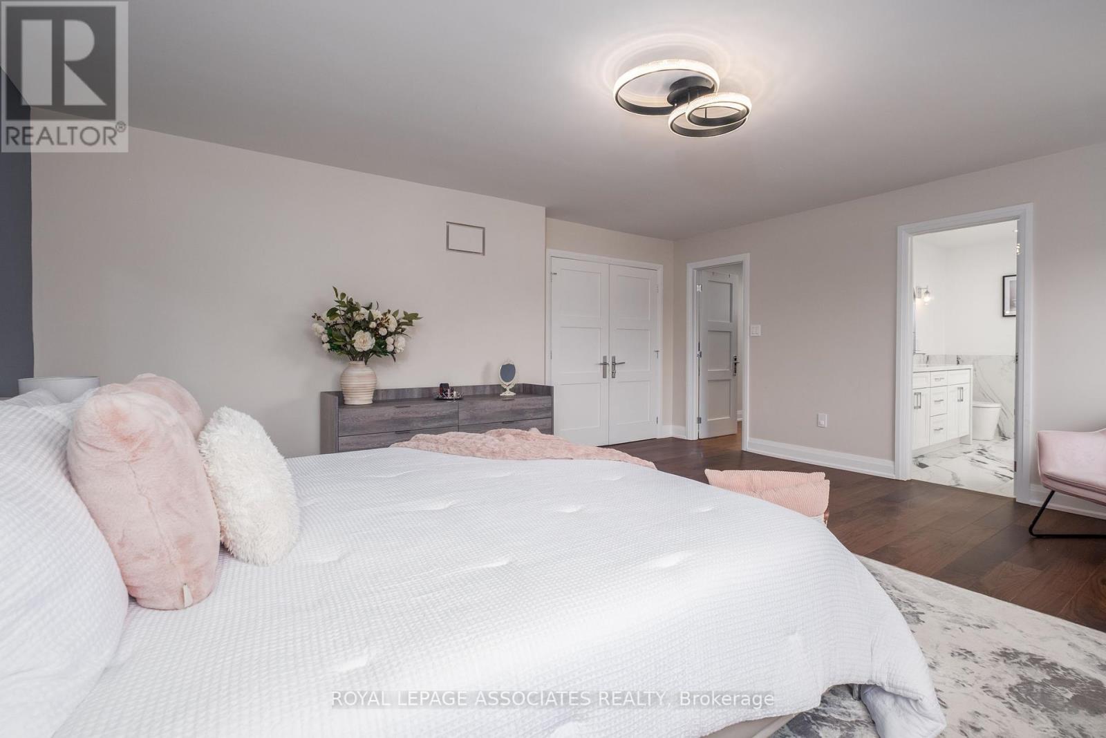 Photo 23 of 5 Rockland Crescent, Whitby ON