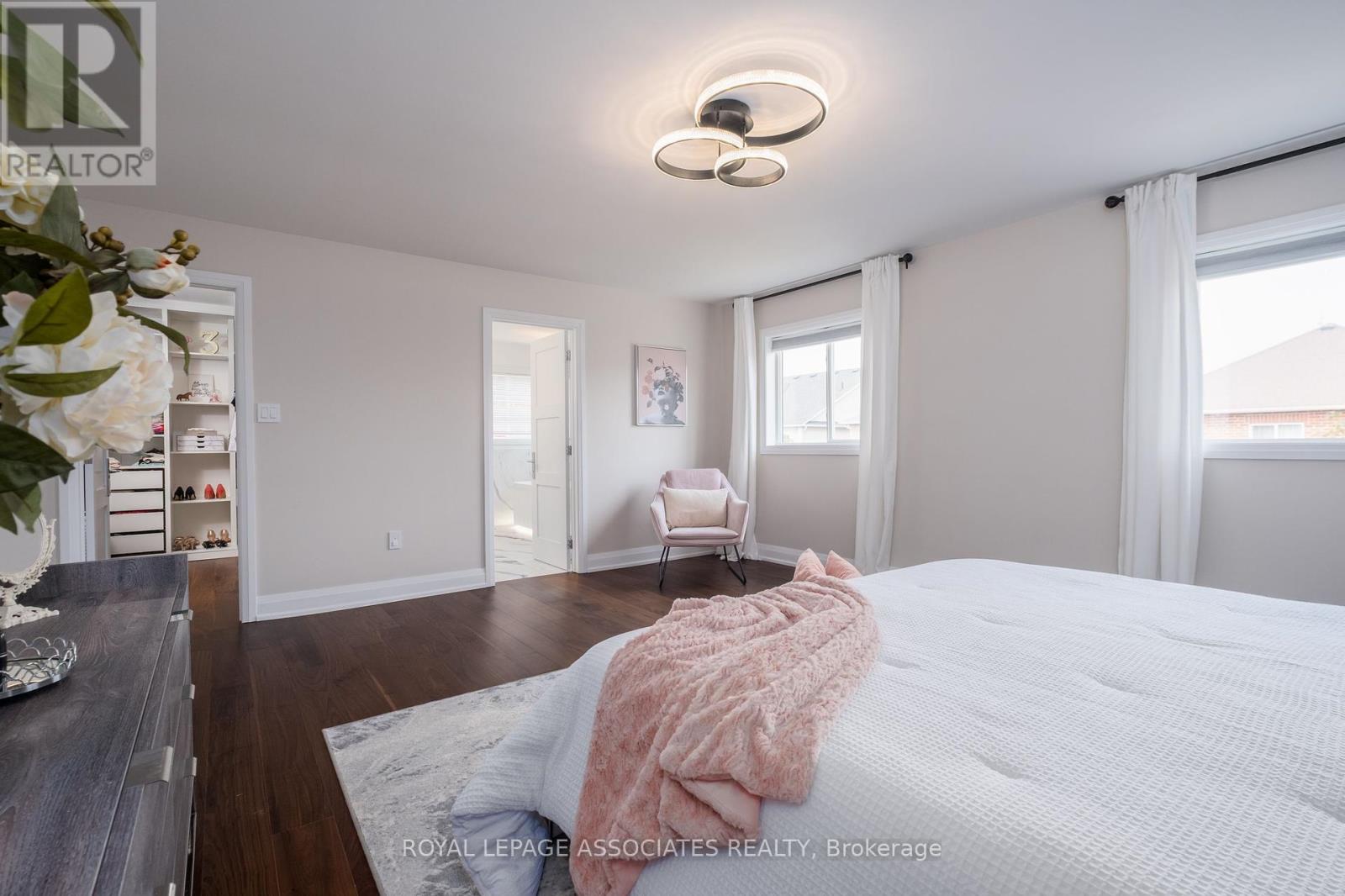 Photo 24 of 5 Rockland Crescent, Whitby ON
