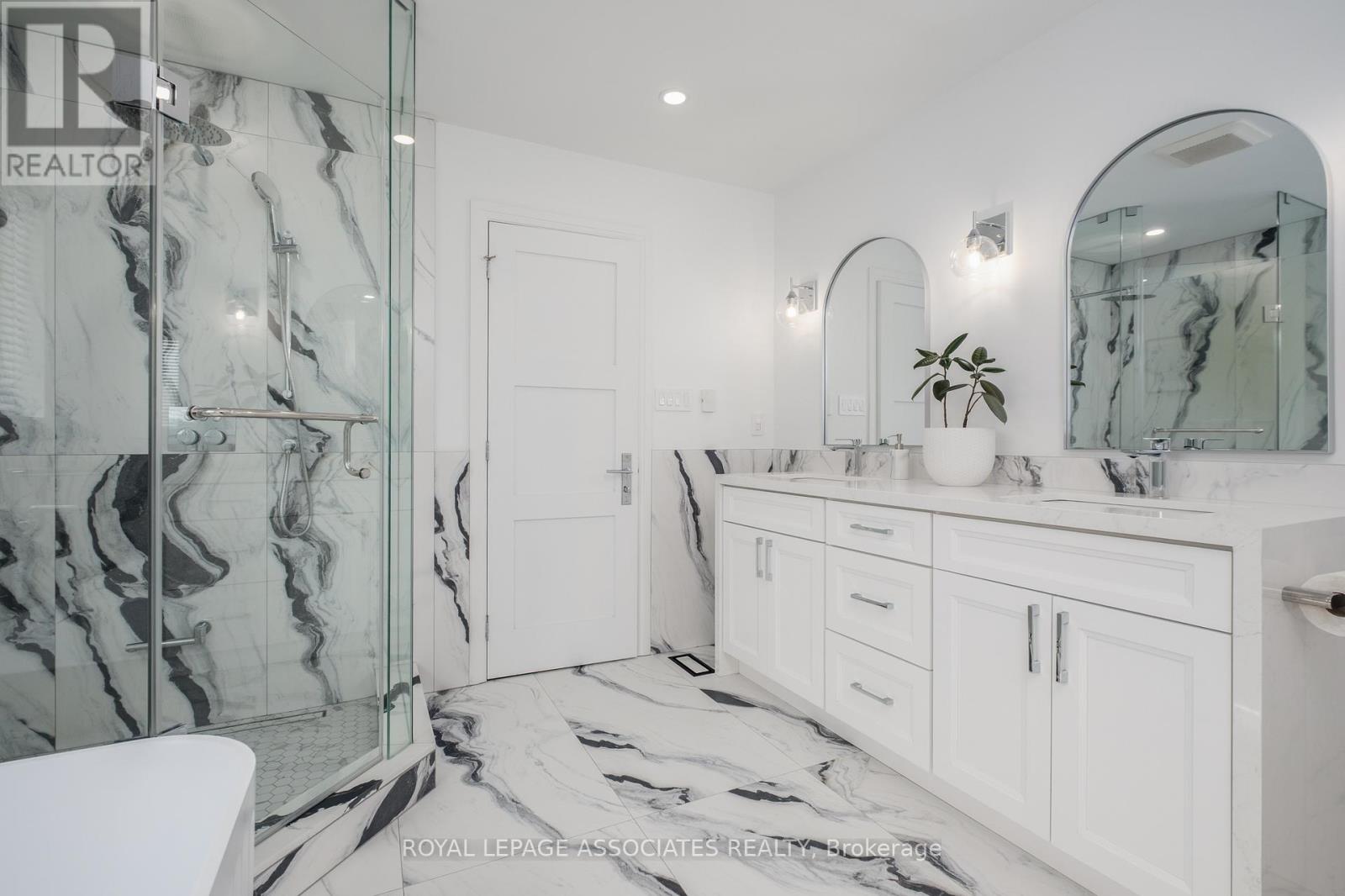 Photo 27 of 5 Rockland Crescent, Whitby ON
