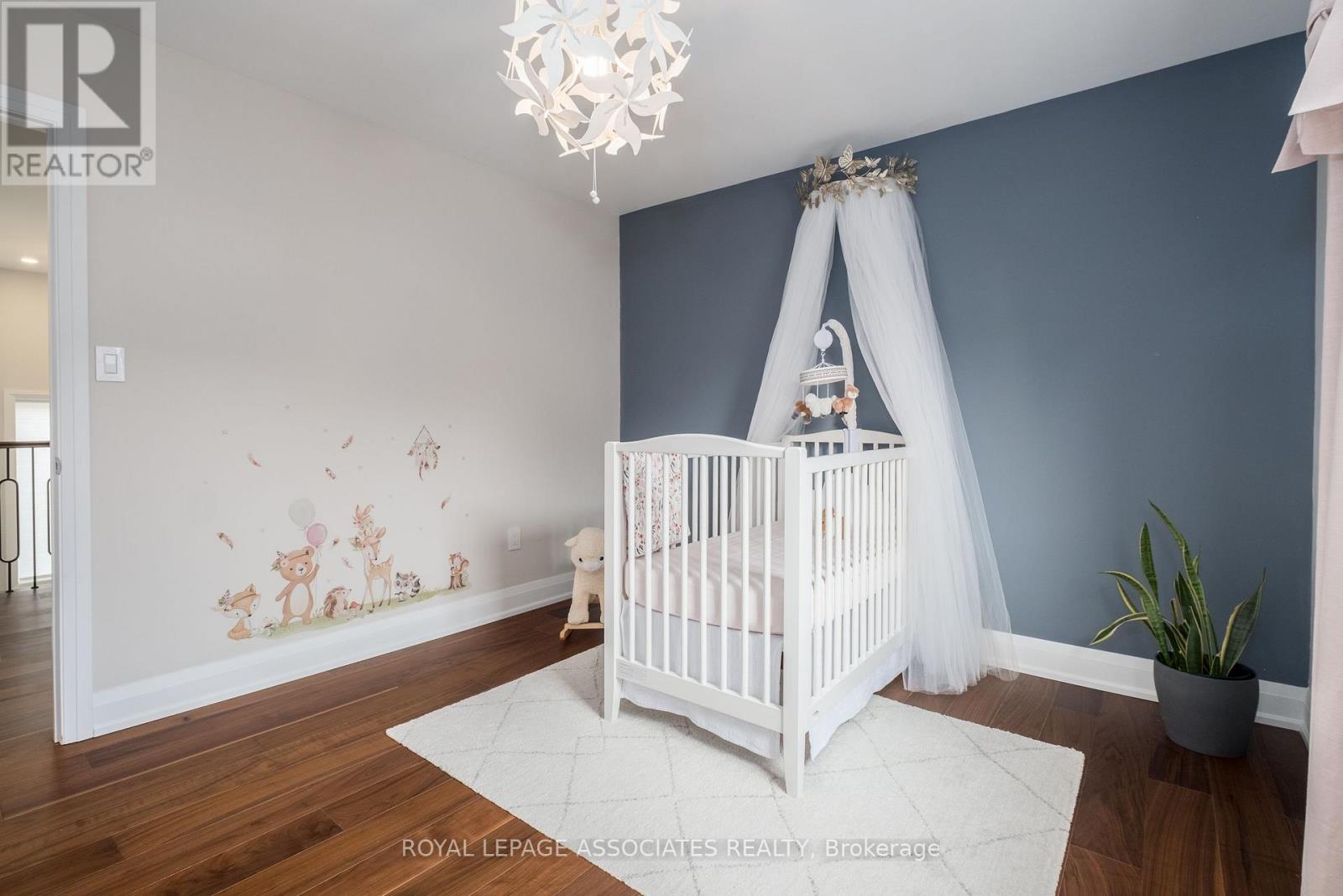 Photo 31 of 5 Rockland Crescent, Whitby ON