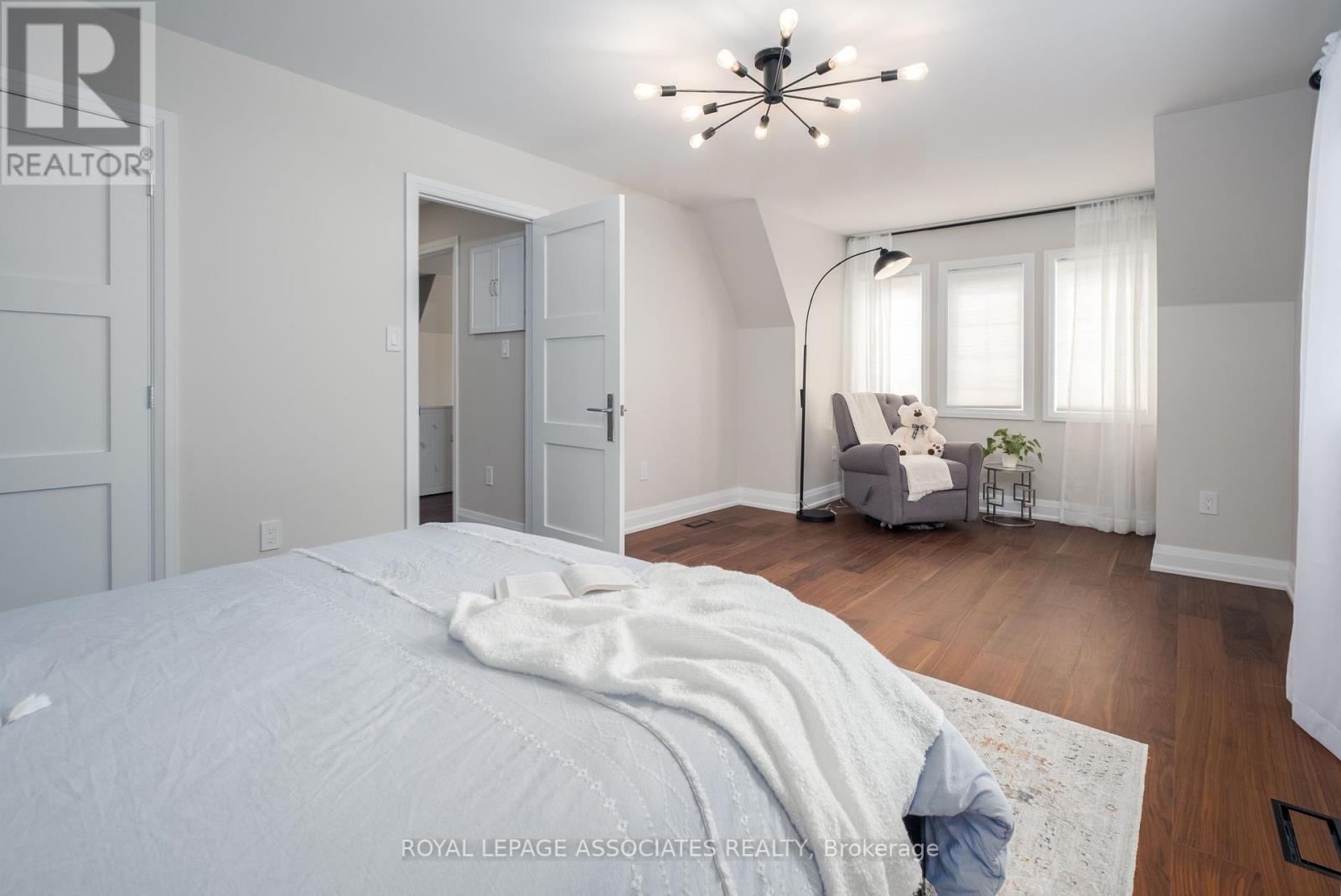 Photo 35 of 5 Rockland Crescent, Whitby ON