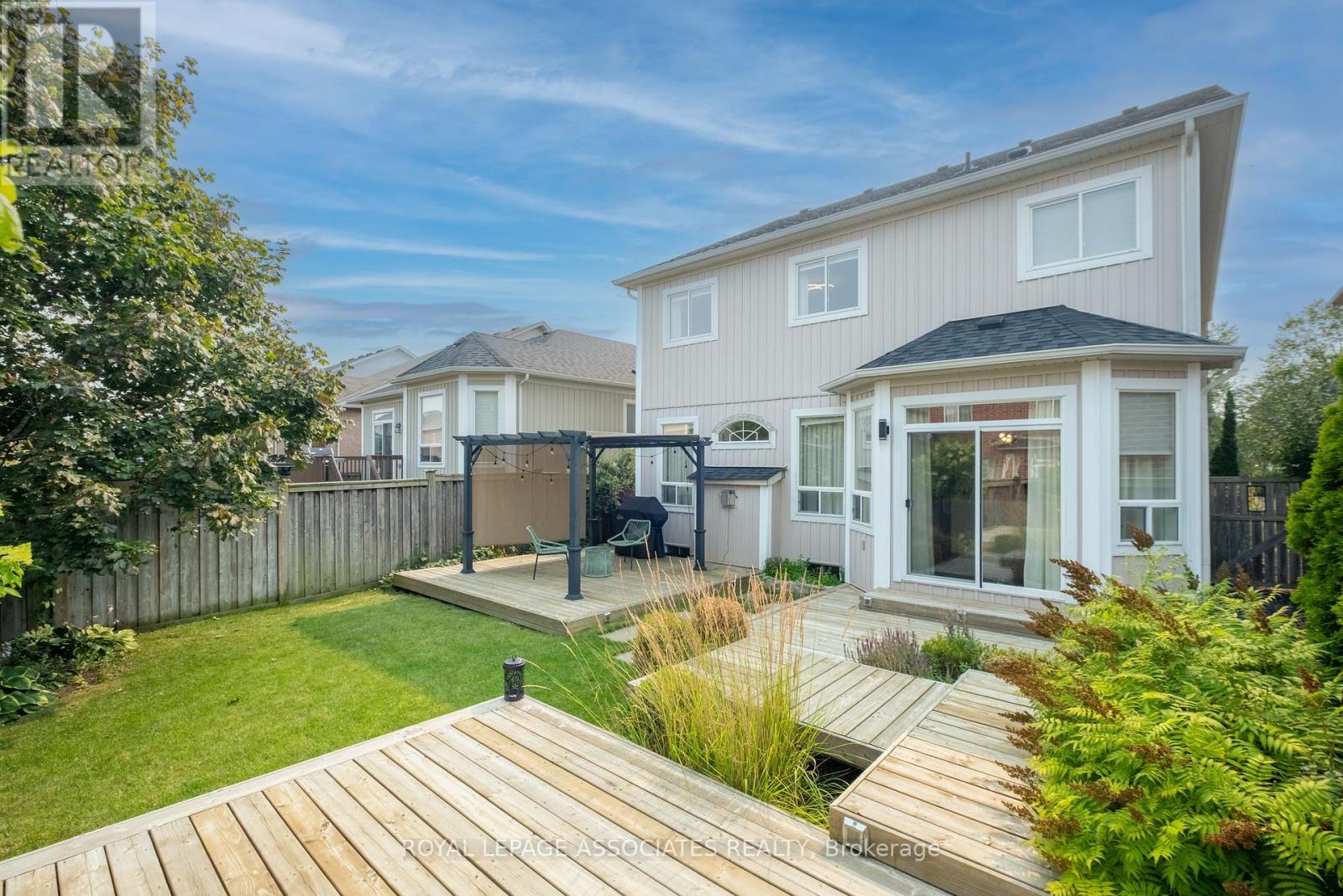 Photo 38 of 5 Rockland Crescent, Whitby ON