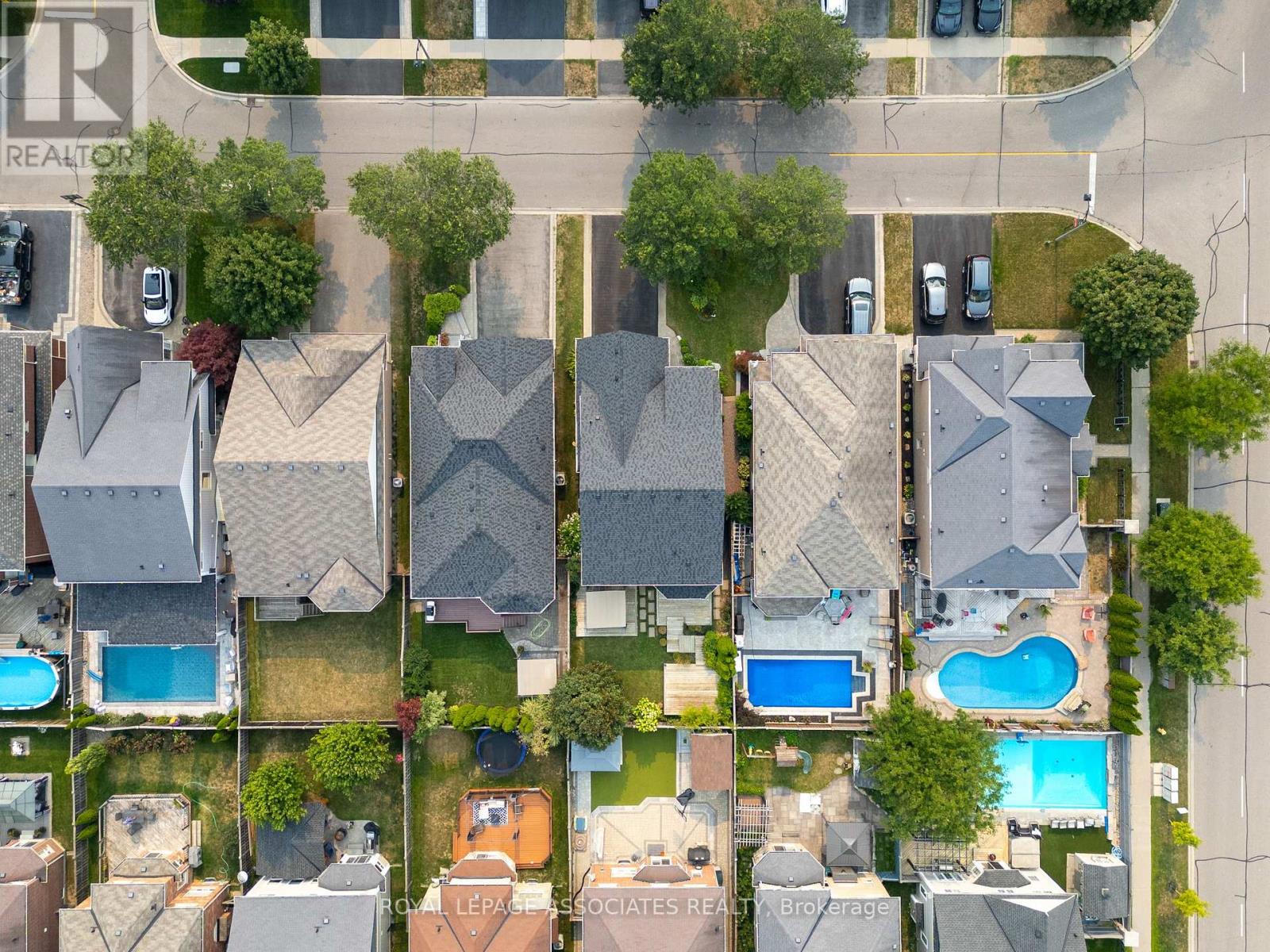 Photo 47 of 5 Rockland Crescent, Whitby ON