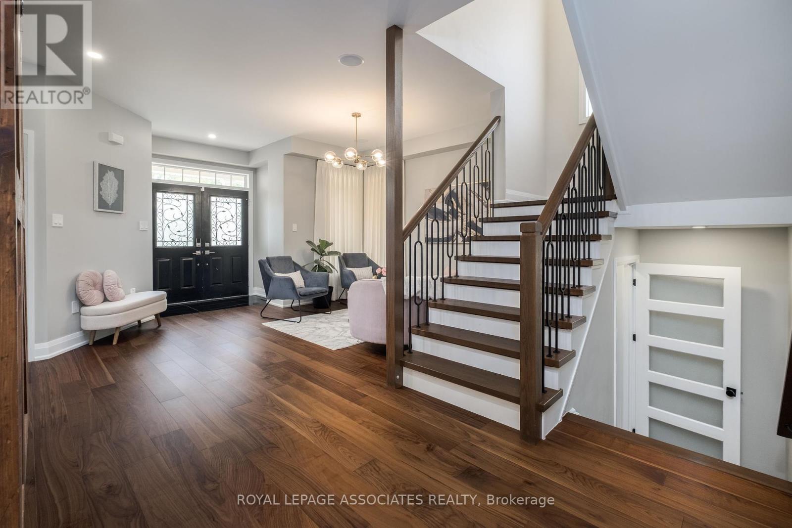 Photo 6 of 5 Rockland Crescent, Whitby ON