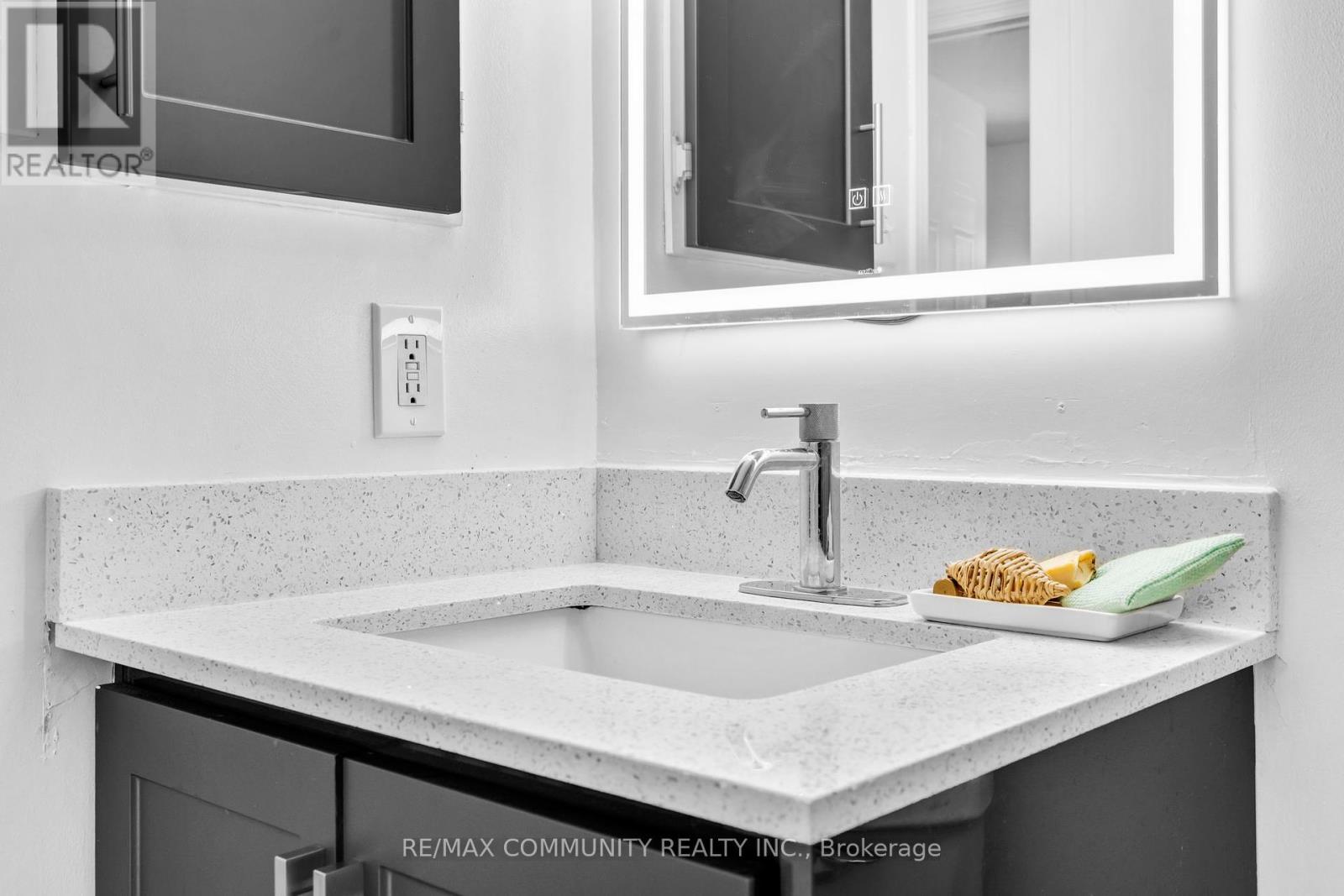 Photo 45 of 49 Mcgonigal Lane, Ajax ON