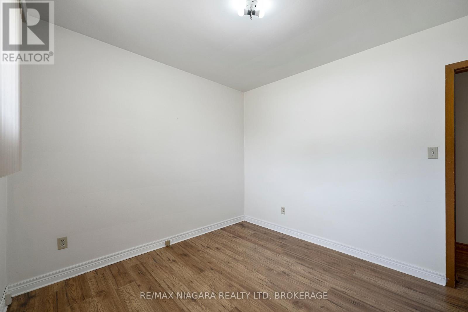 Photo 11 of 63 Trelawne Drive, St Catharines ON