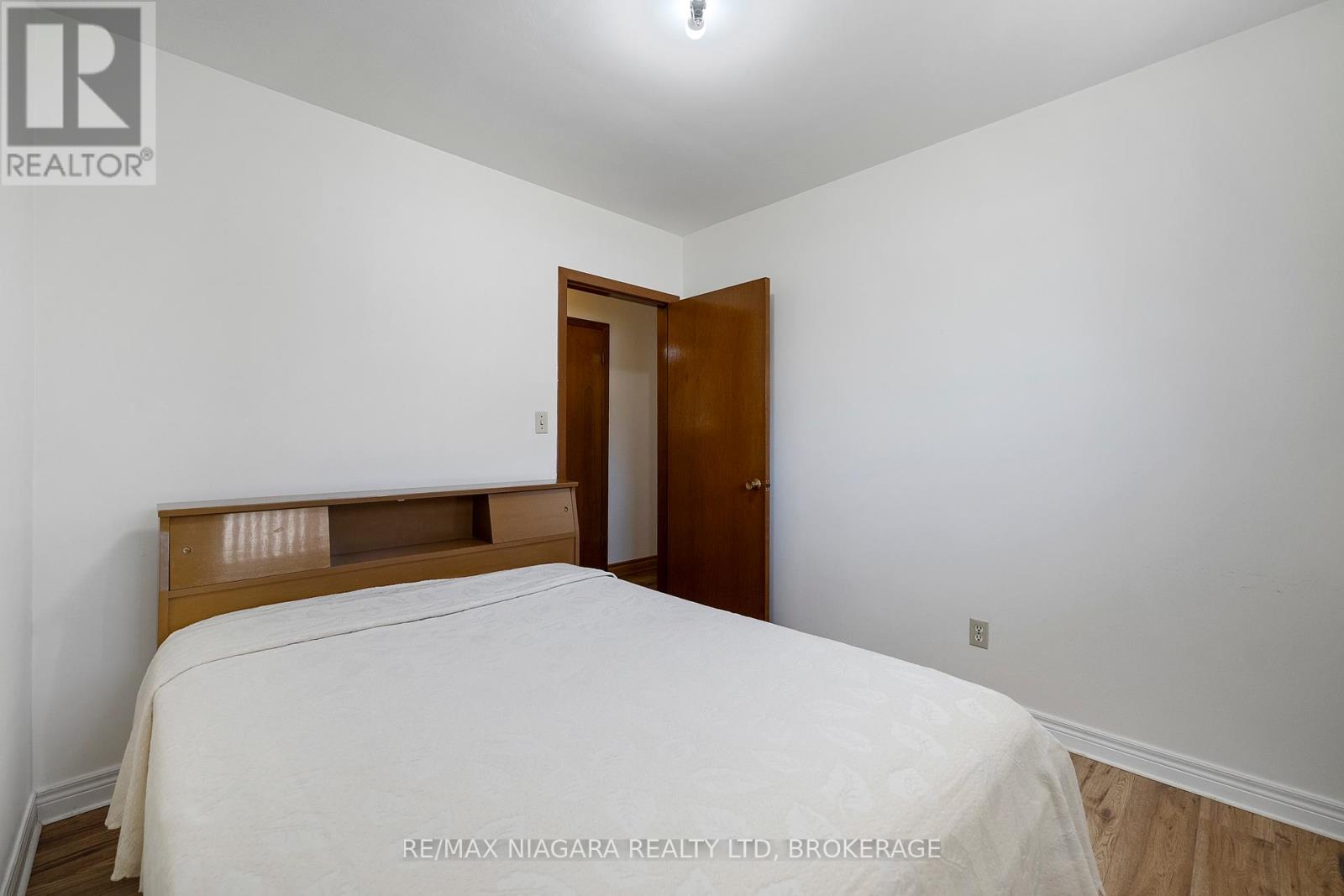 Photo 14 of 63 Trelawne Drive, St Catharines ON