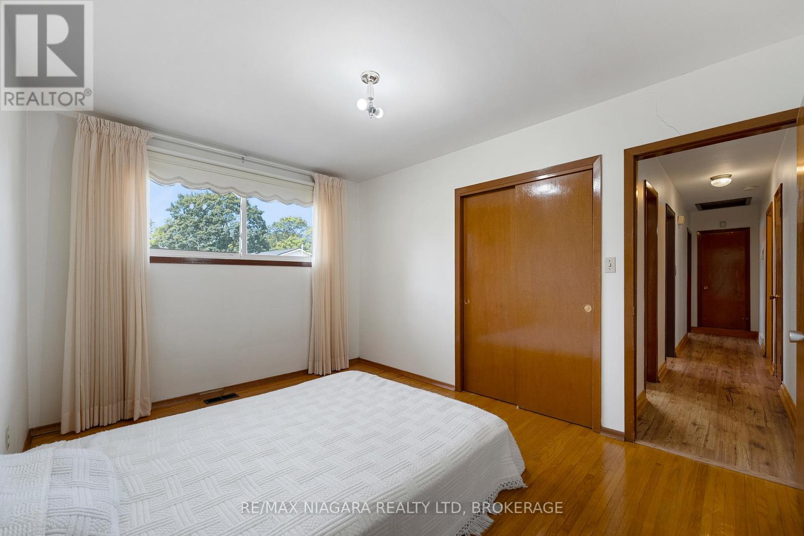 Photo 17 of 63 Trelawne Drive, St Catharines ON