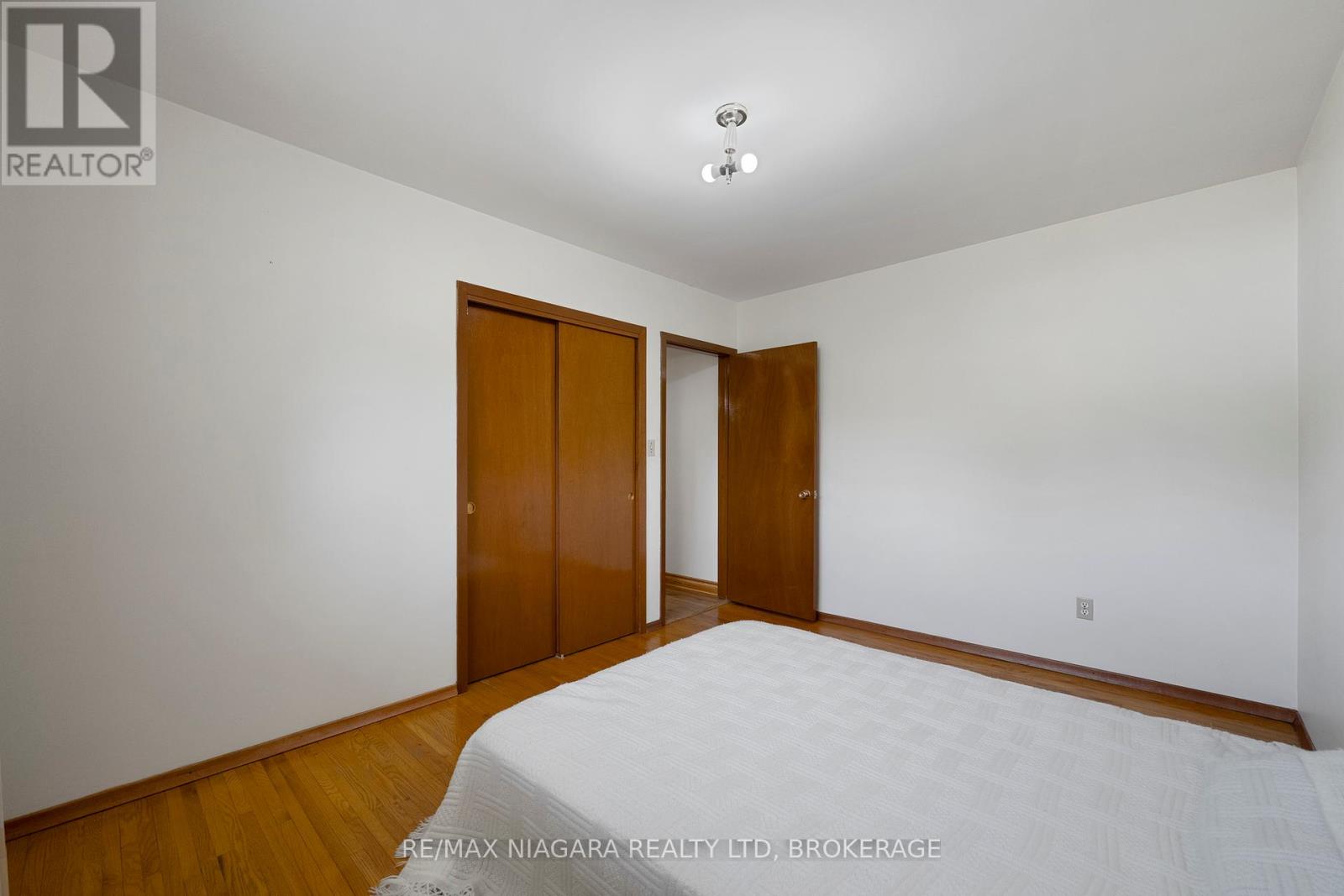 Photo 18 of 63 Trelawne Drive, St Catharines ON
