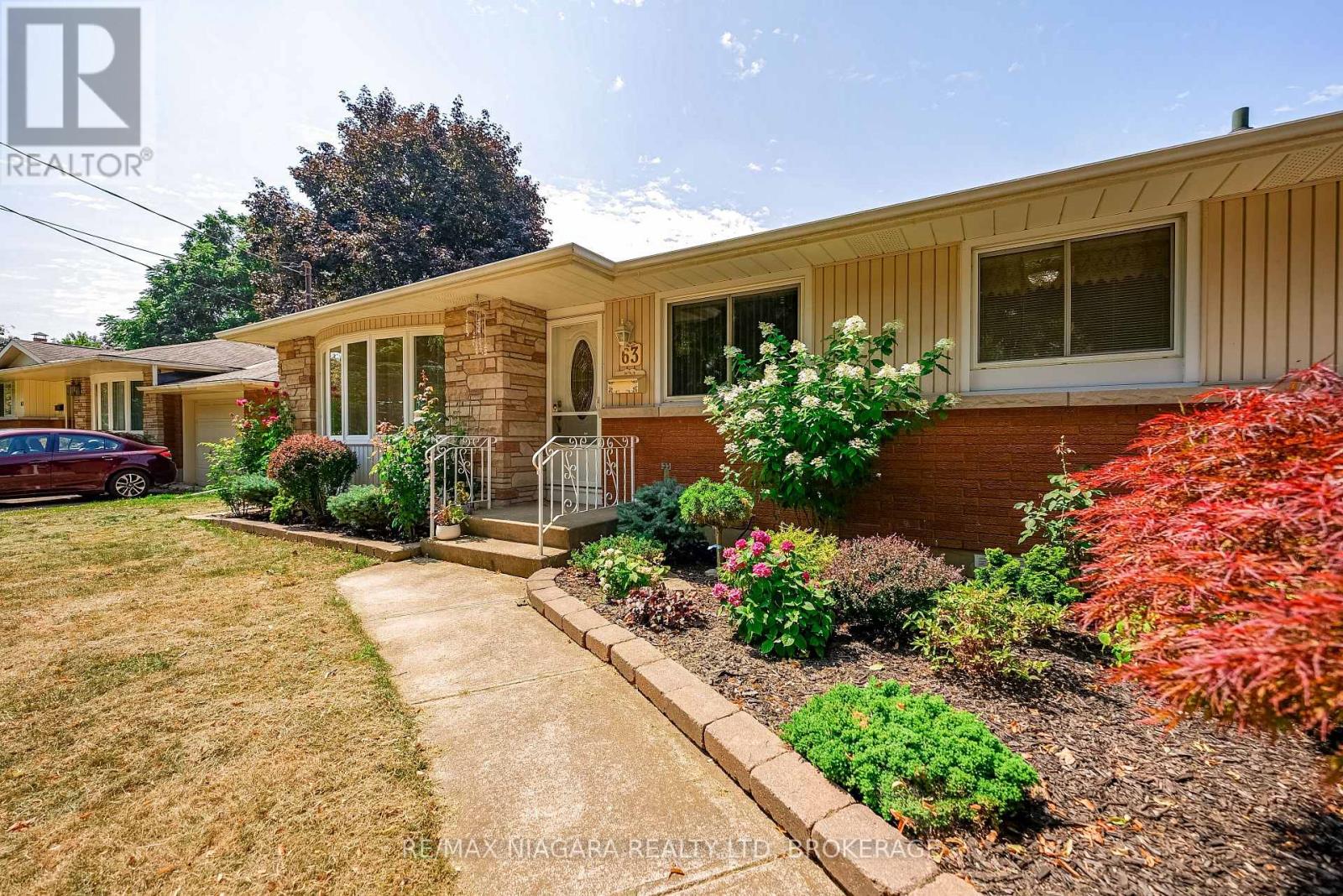 Photo 2 of 63 Trelawne Drive, St Catharines ON