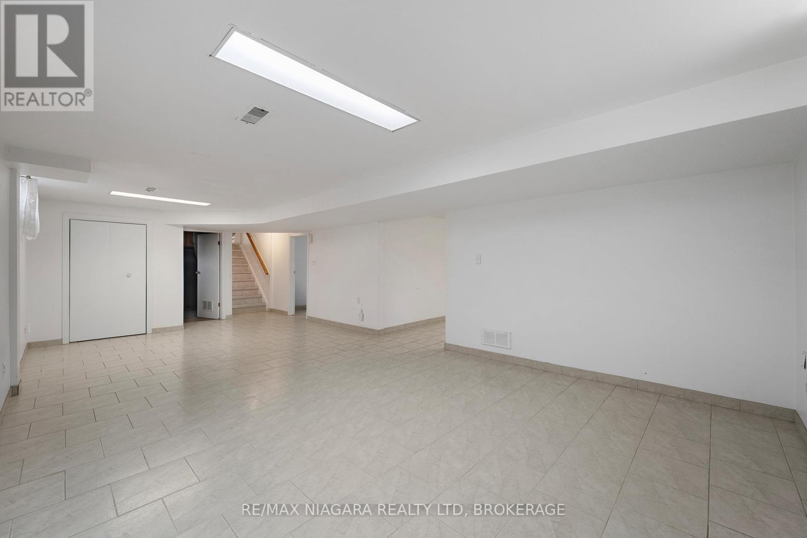 Photo 20 of 63 Trelawne Drive, St Catharines ON