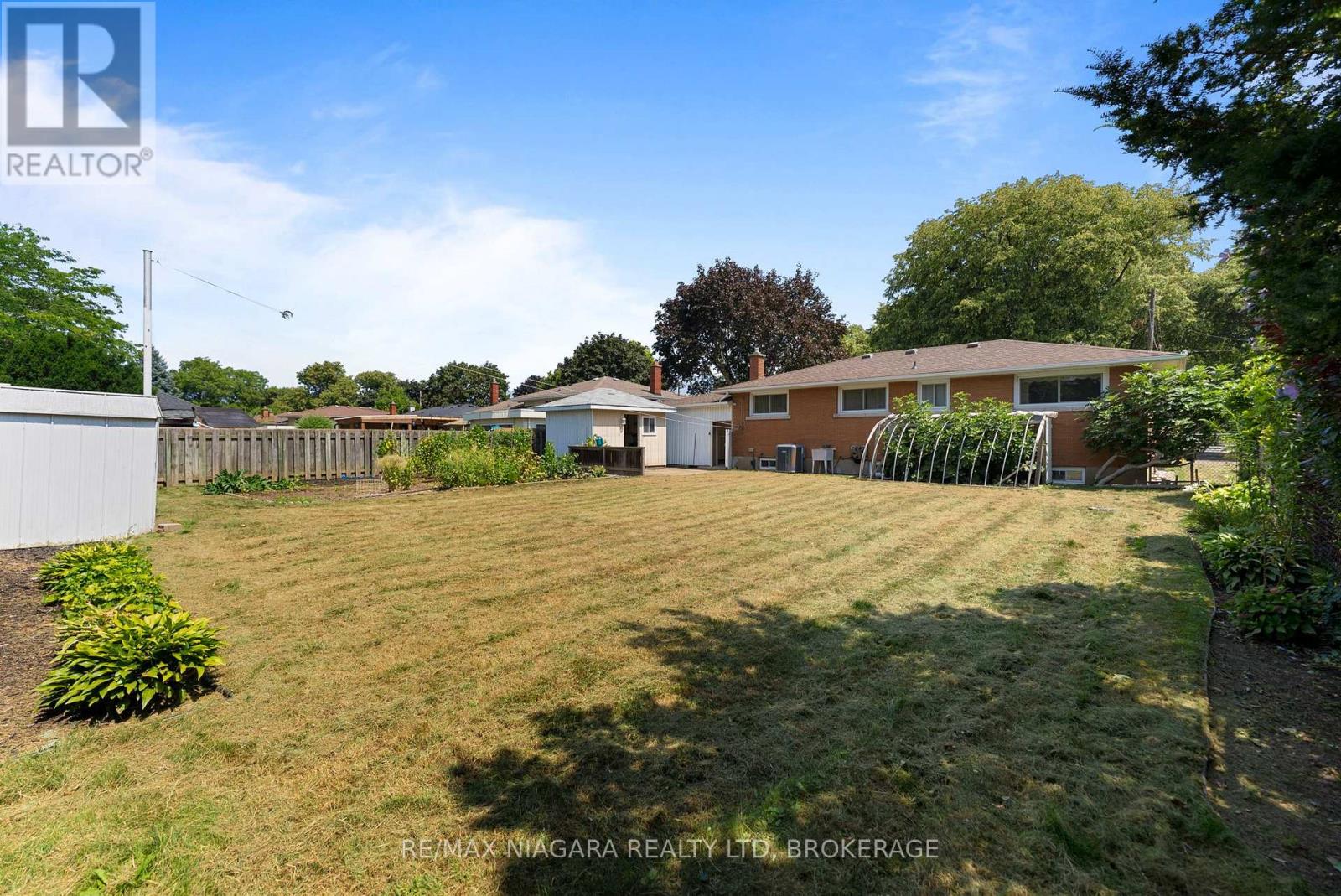 Photo 26 of 63 Trelawne Drive, St Catharines ON
