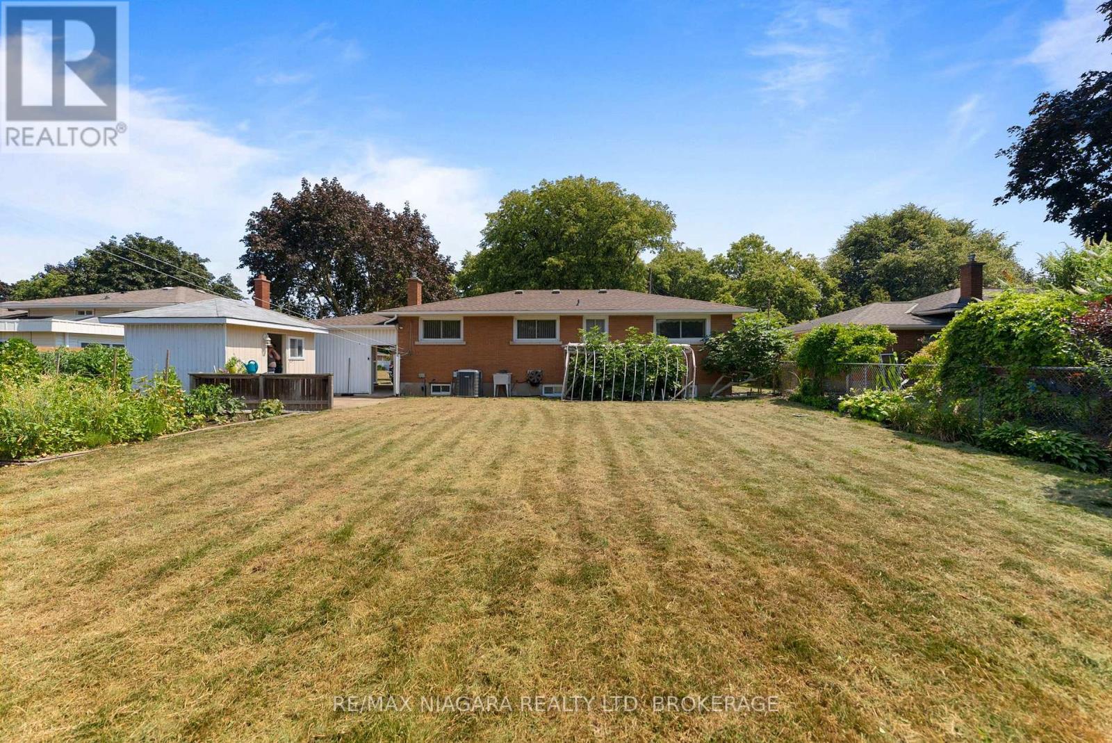 Photo 27 of 63 Trelawne Drive, St Catharines ON