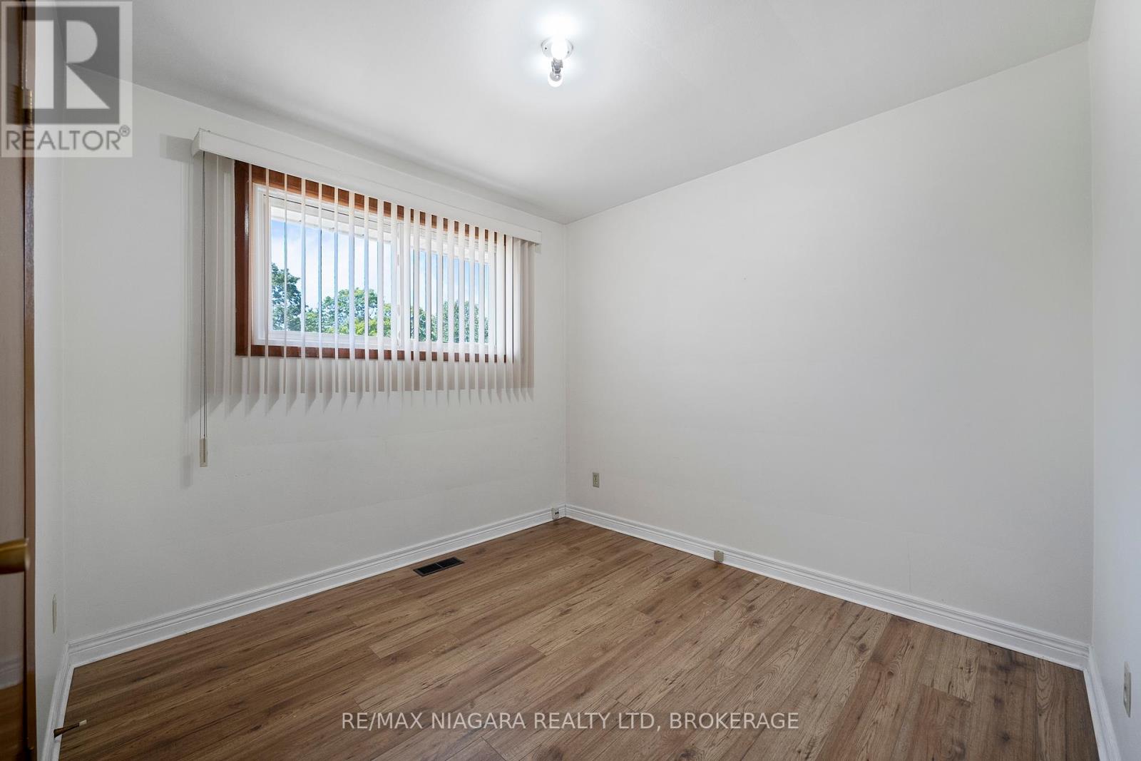 Photo 8 of 63 Trelawne Drive, St Catharines ON