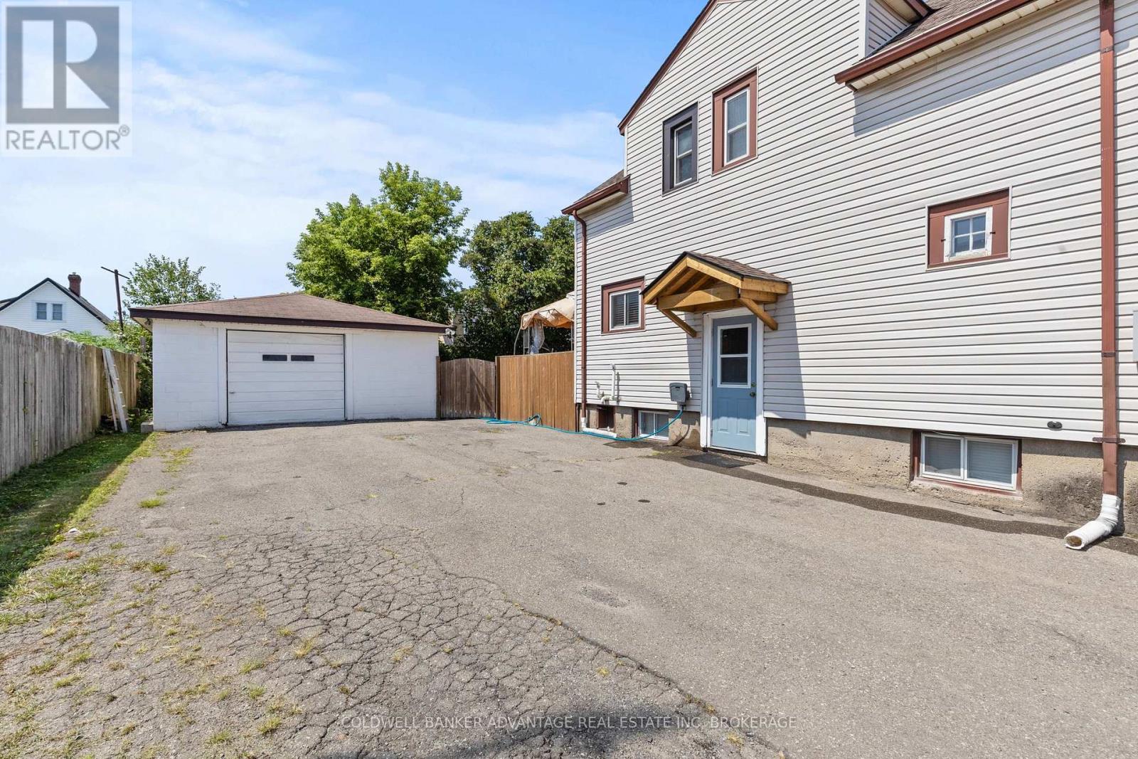 Photo 4 of 475 Wallace Avenue N, Welland ON