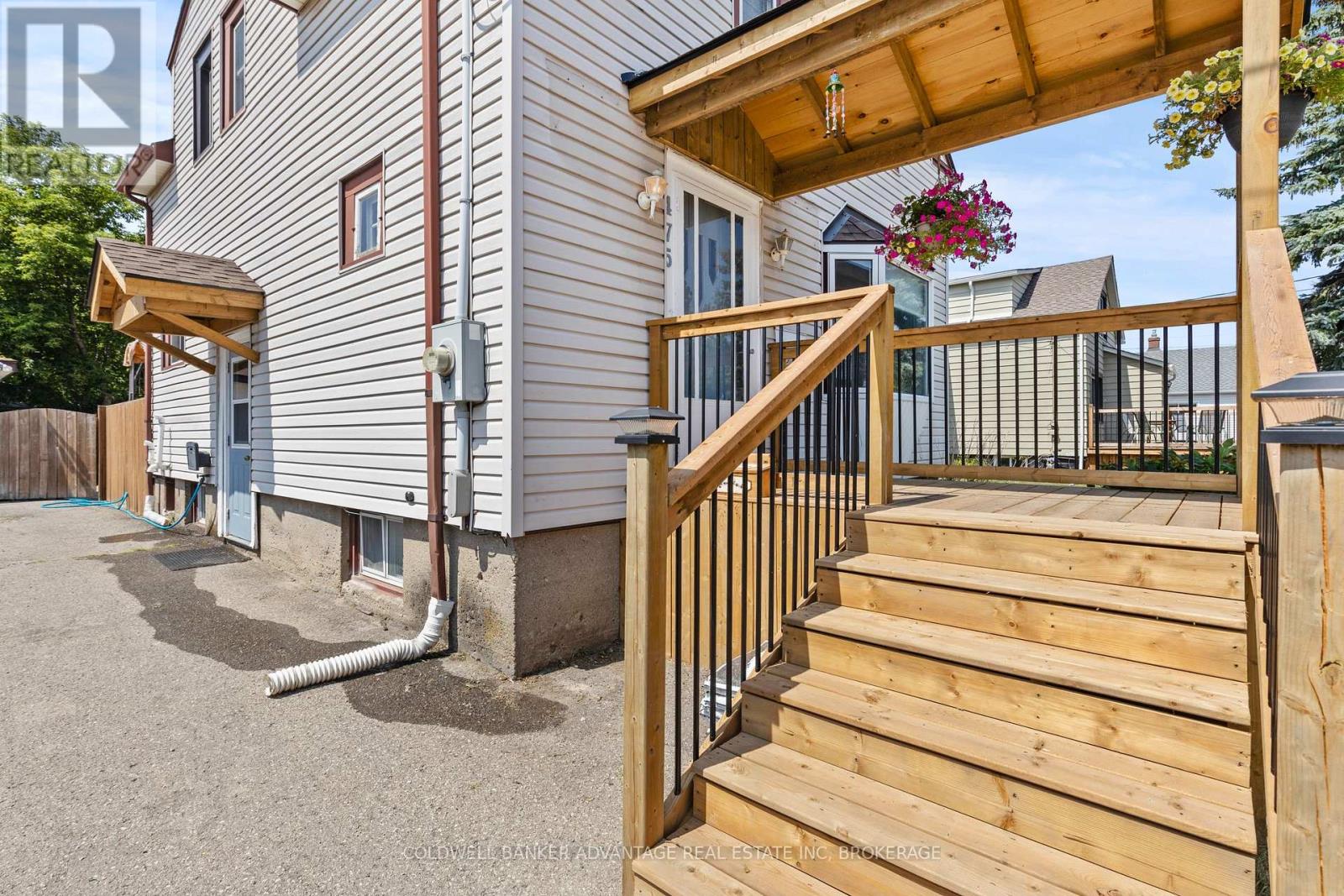 Photo 5 of 475 Wallace Avenue N, Welland ON