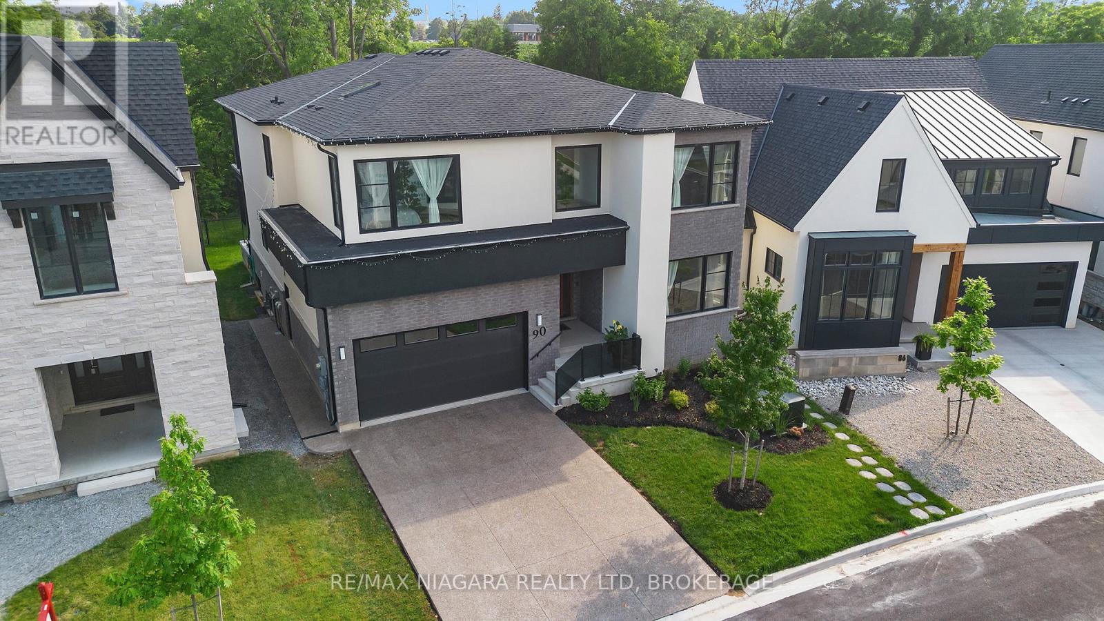 Photo 2 of 90 Millpond Road, Niagaraonthelake ON