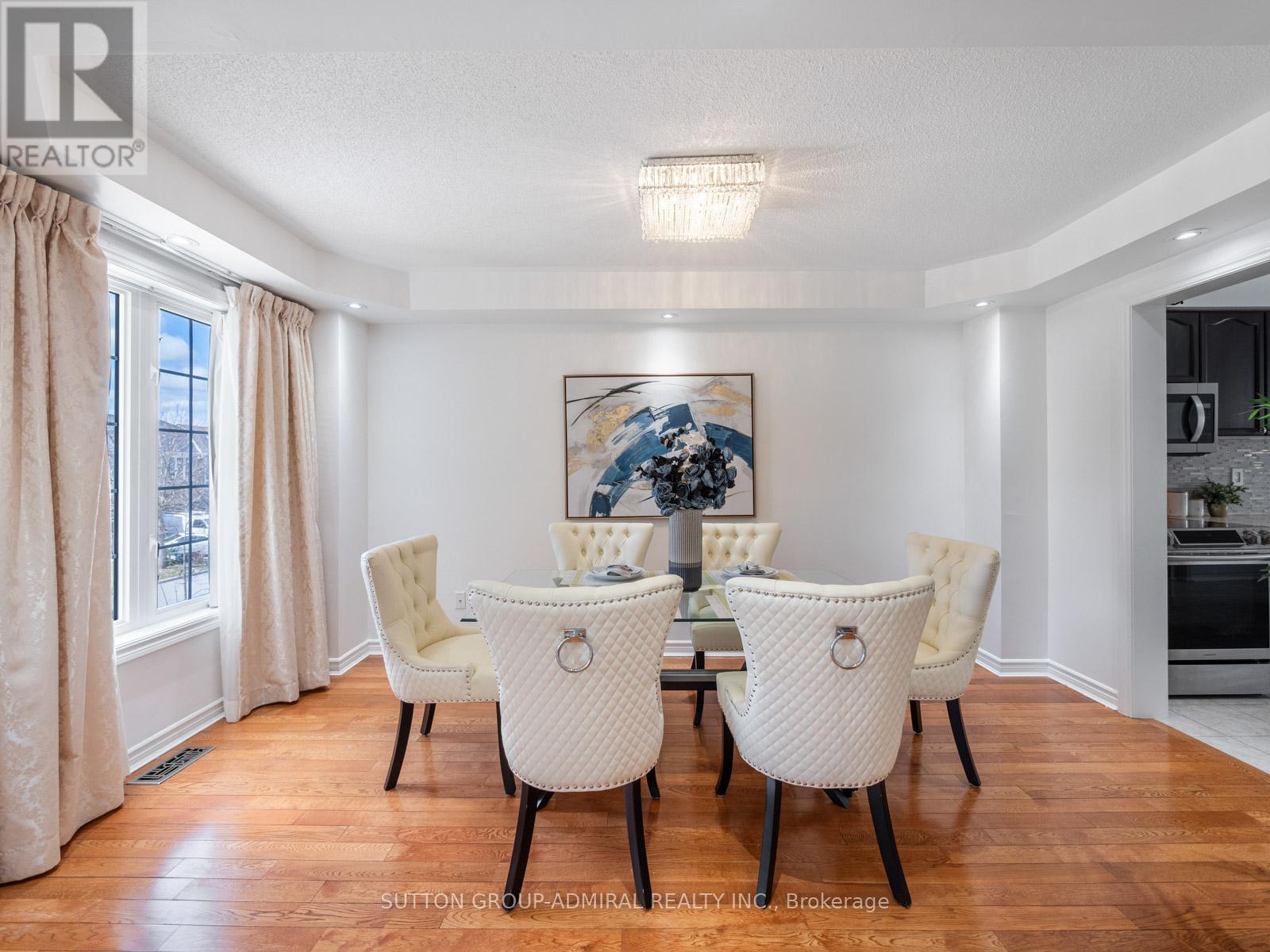 Photo 15 of 175 Gail Parks Crescent, Newmarket ON