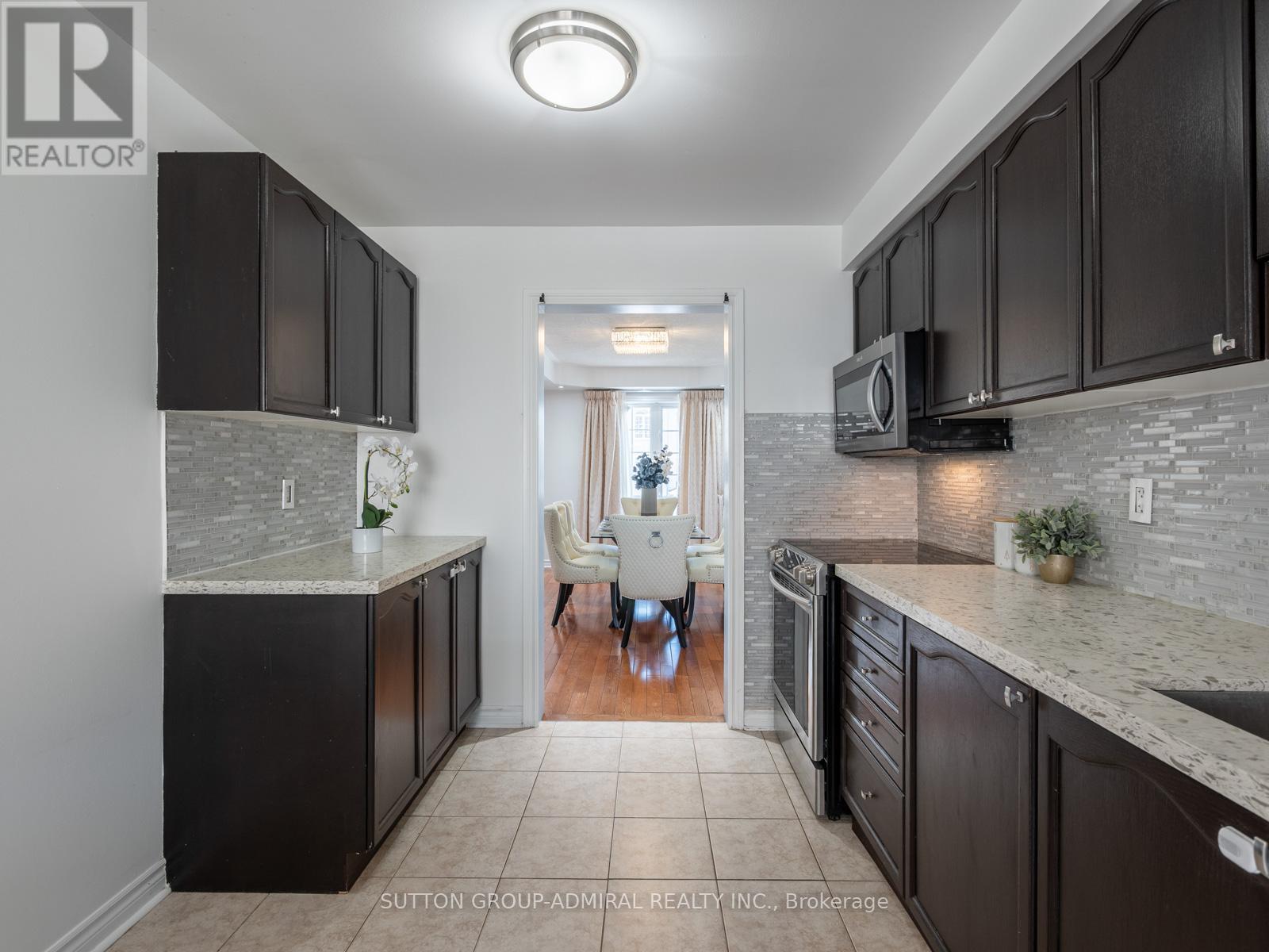 Photo 3 of 175 Gail Parks Crescent, Newmarket ON