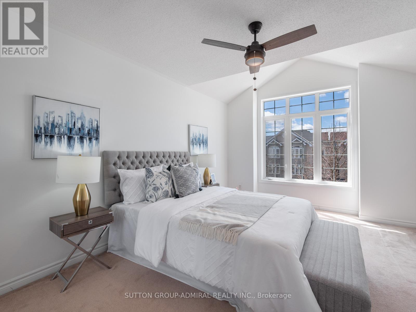 Photo 22 of 175 Gail Parks Crescent, Newmarket ON