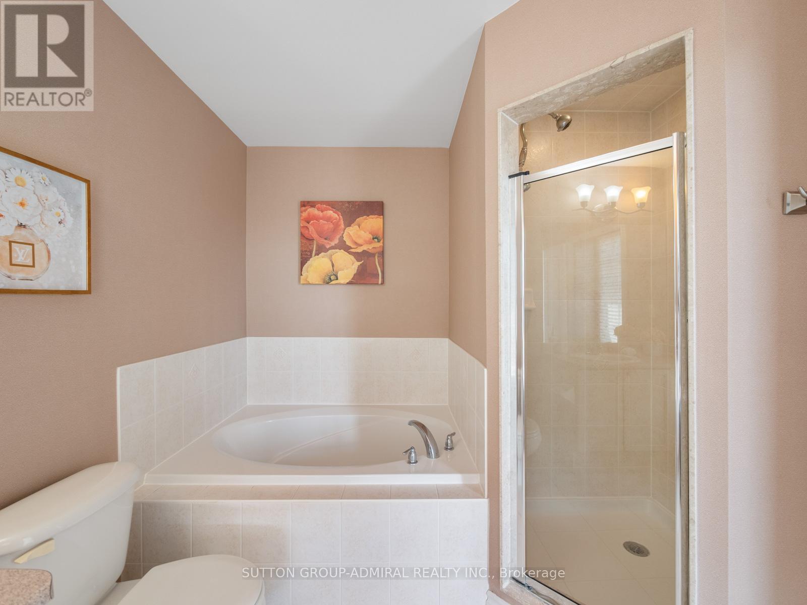 Photo 35 of 175 Gail Parks Crescent, Newmarket ON