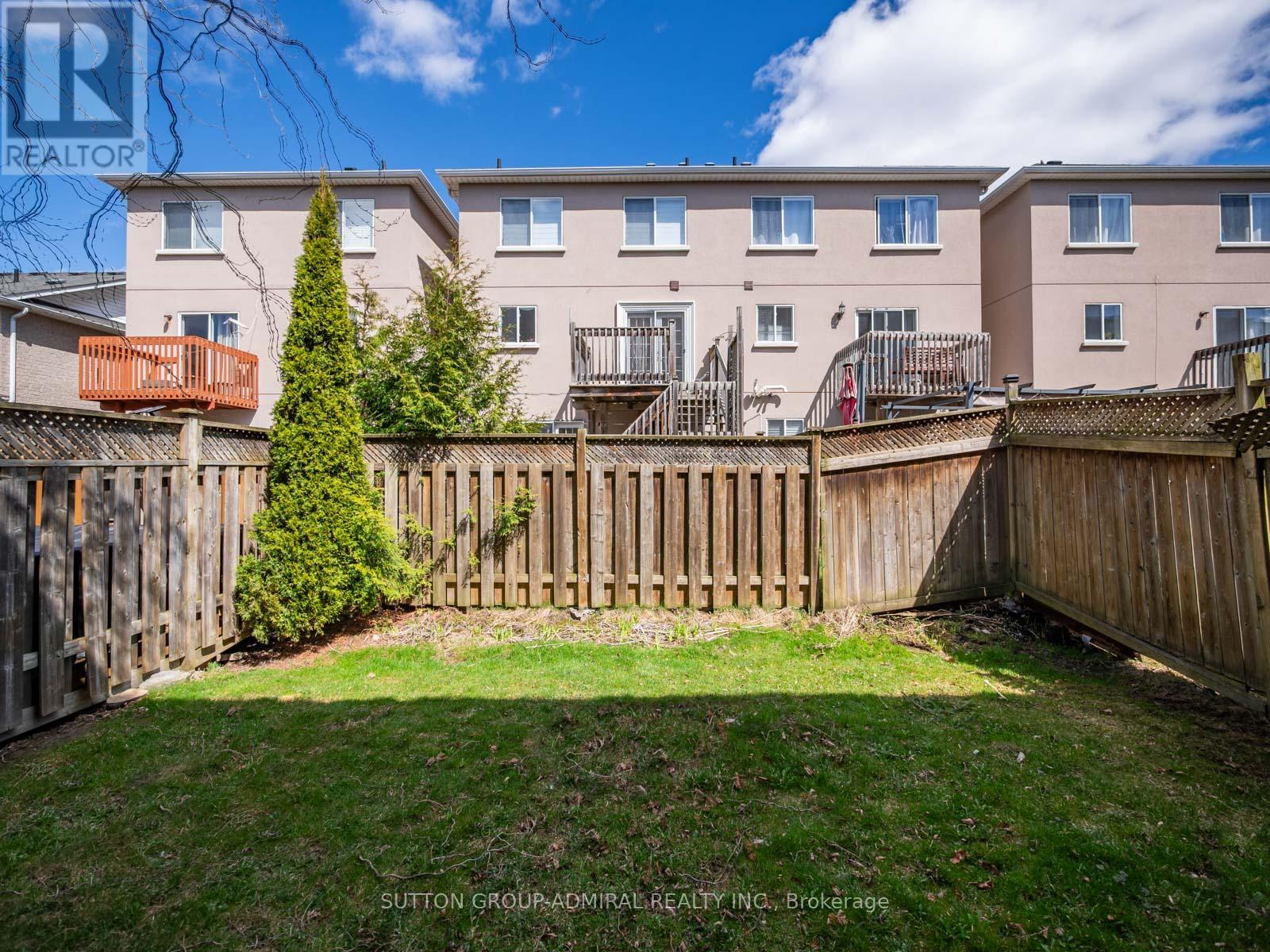 Photo 36 of 175 Gail Parks Crescent, Newmarket ON