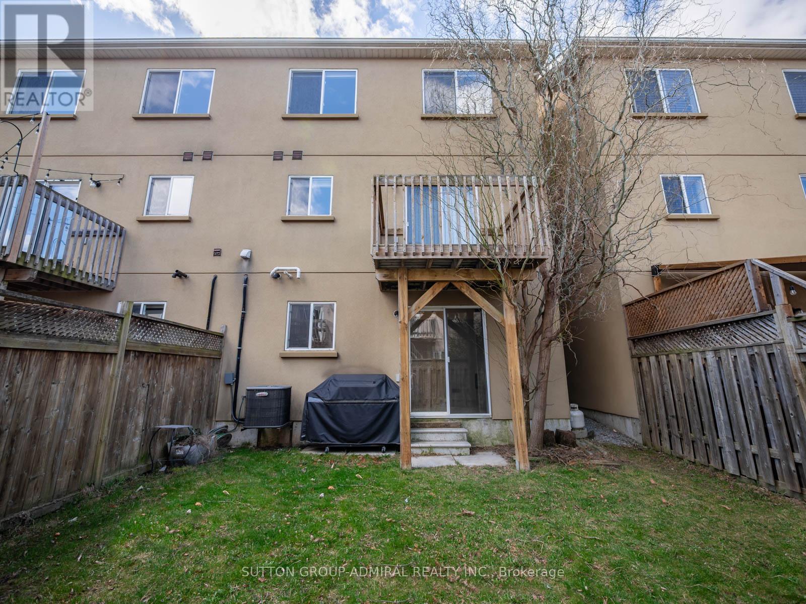 Photo 12 of 175 Gail Parks Crescent, Newmarket ON