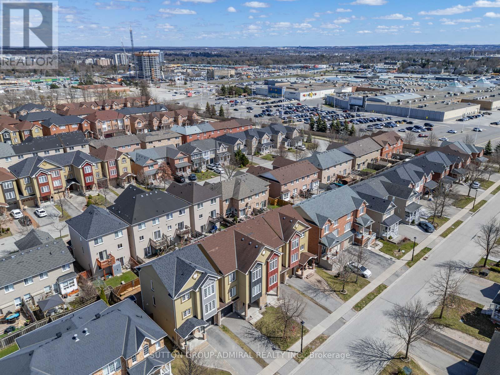 Photo 2 of 175 Gail Parks Crescent, Newmarket ON