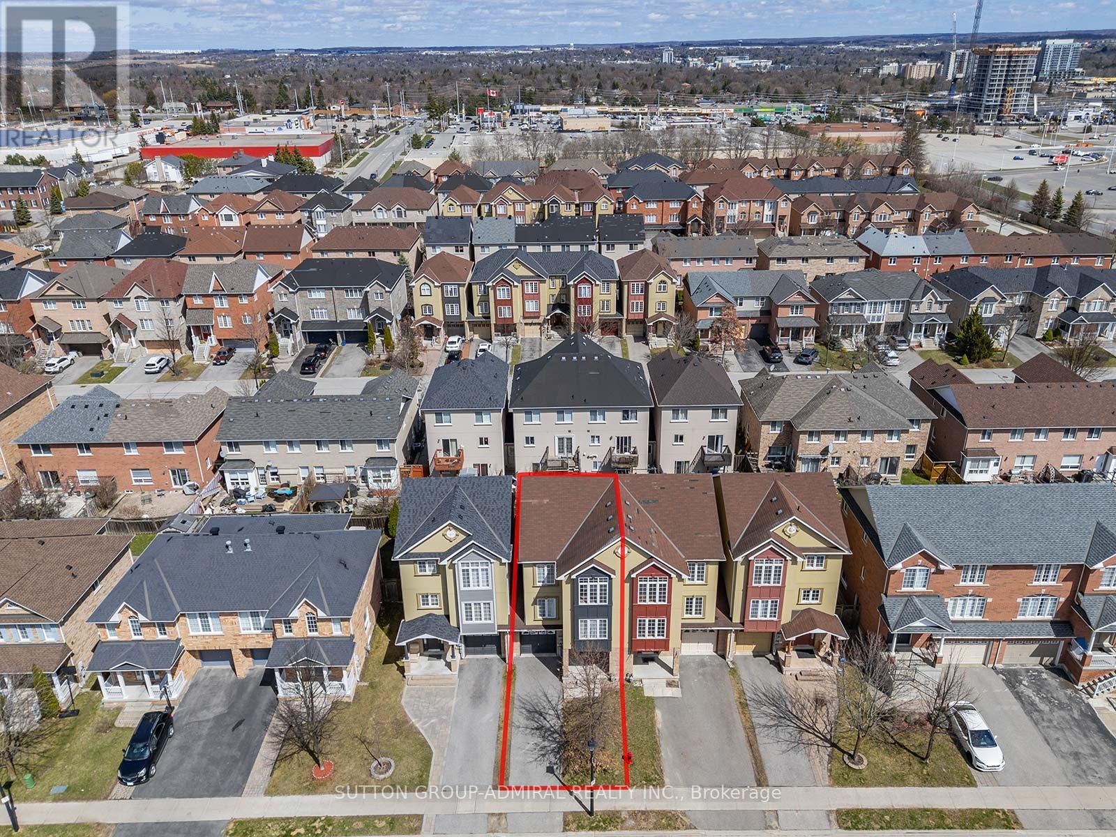 Photo 13 of 175 Gail Parks Crescent, Newmarket ON