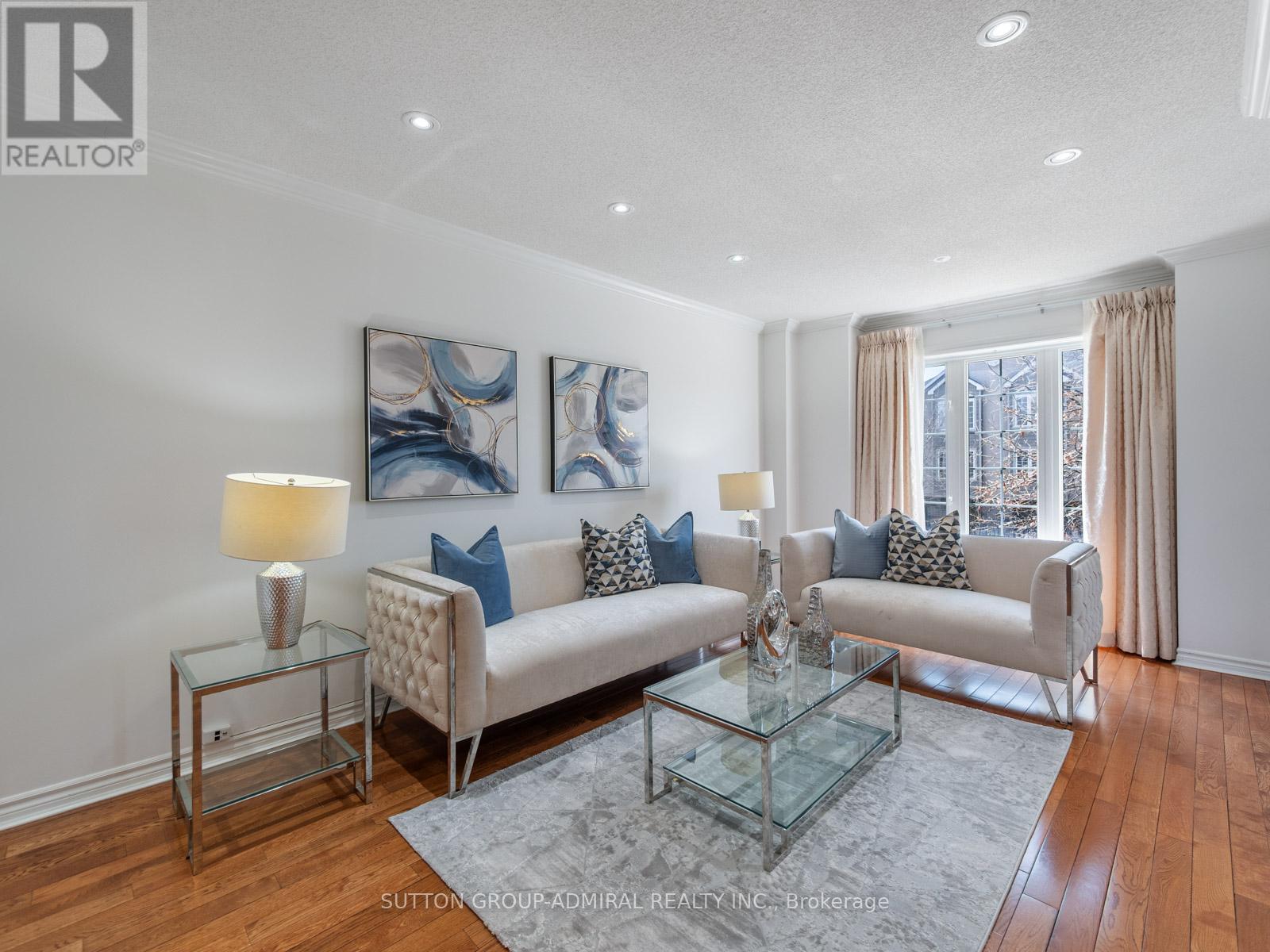 Photo 6 of 175 Gail Parks Crescent, Newmarket ON