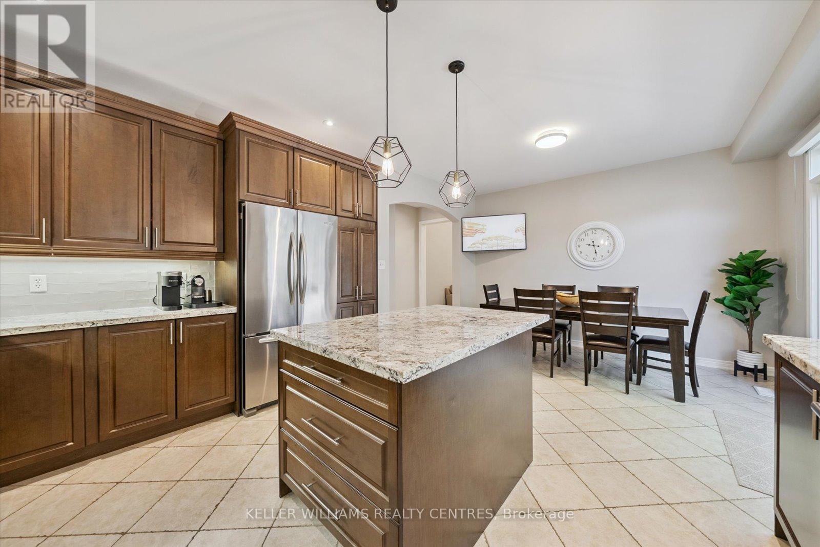 Photo 11 of 72 Pointon Street, Aurora ON