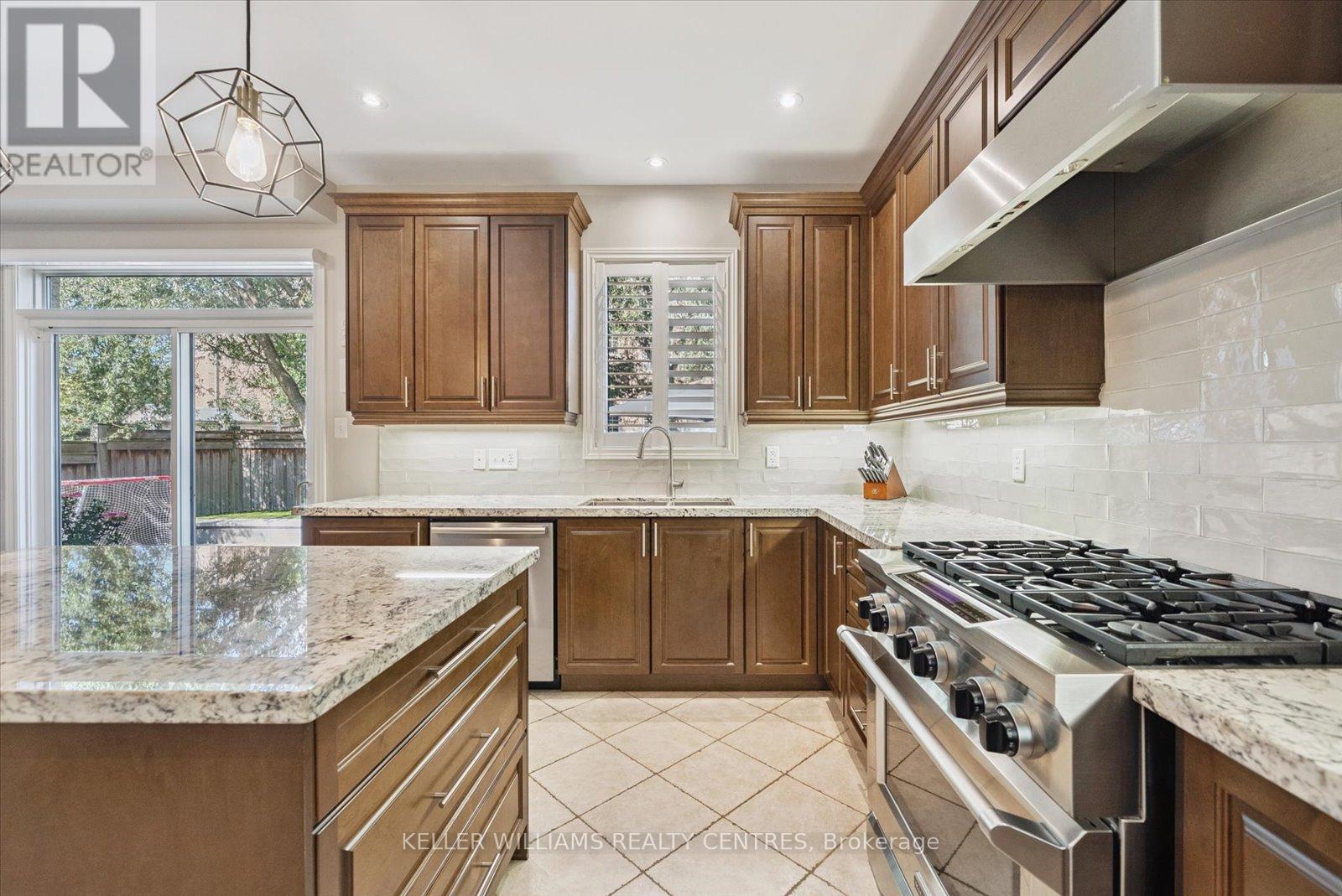 Photo 12 of 72 Pointon Street, Aurora ON