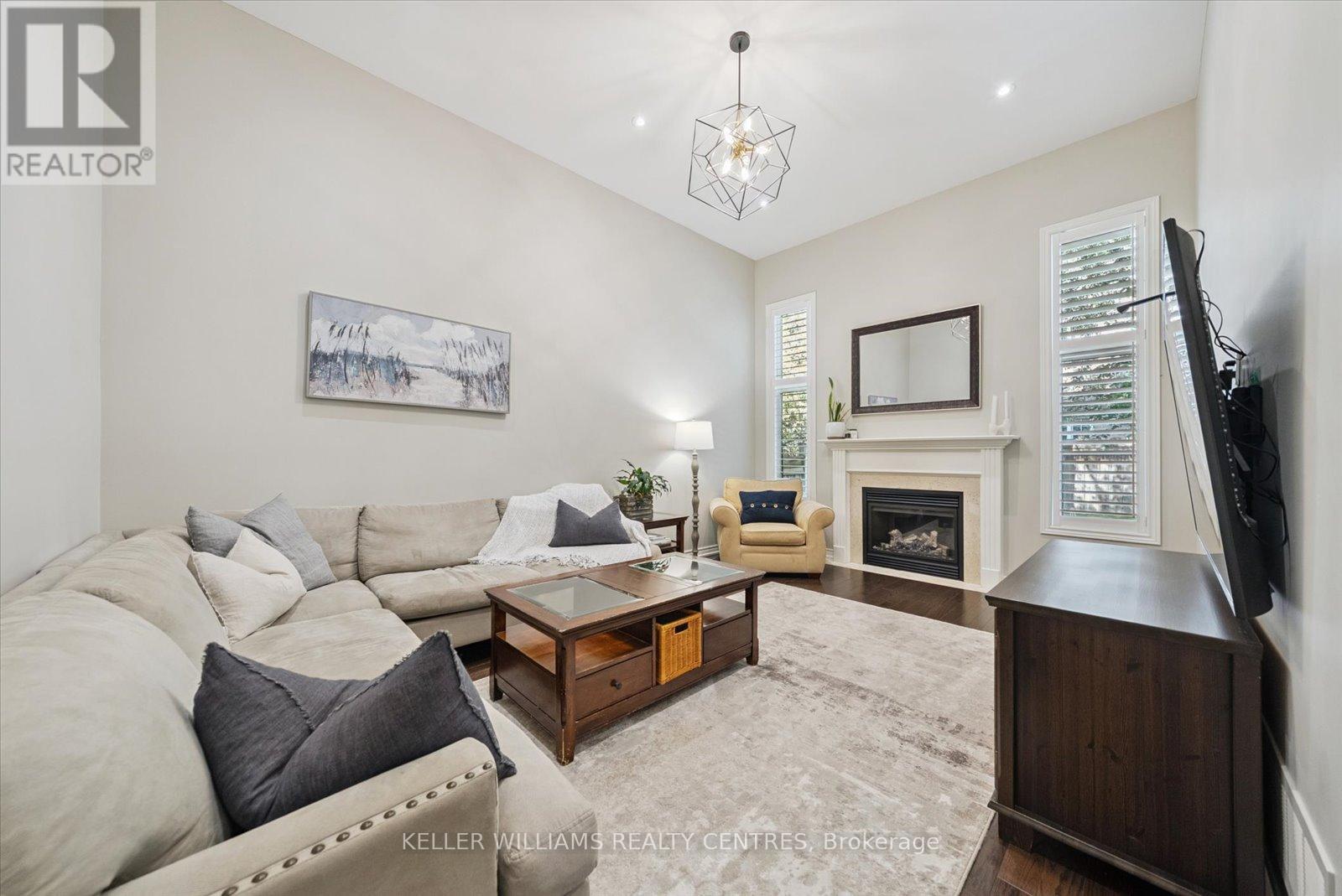 Photo 13 of 72 Pointon Street, Aurora ON