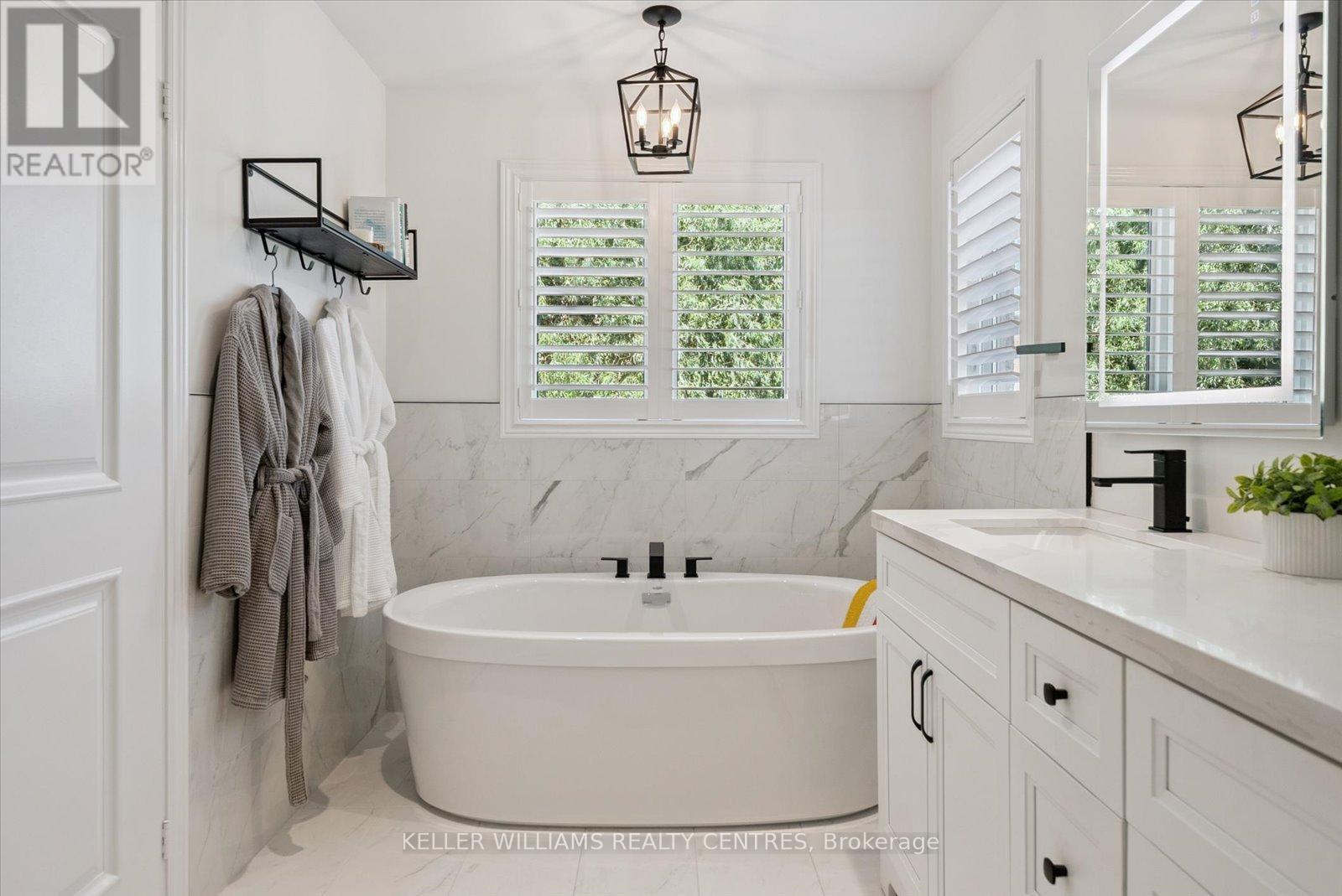 Photo 19 of 72 Pointon Street, Aurora ON