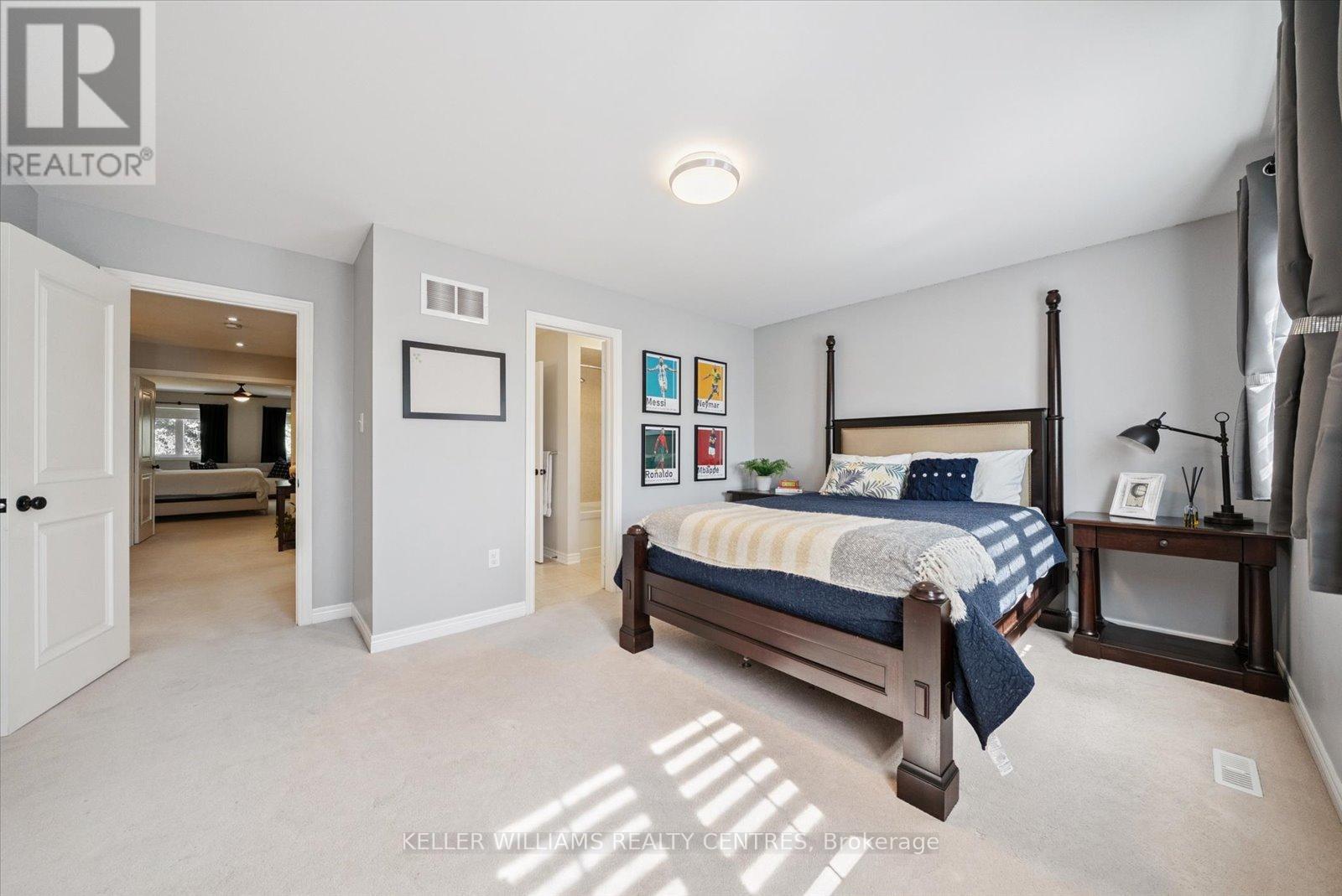 Photo 24 of 72 Pointon Street, Aurora ON