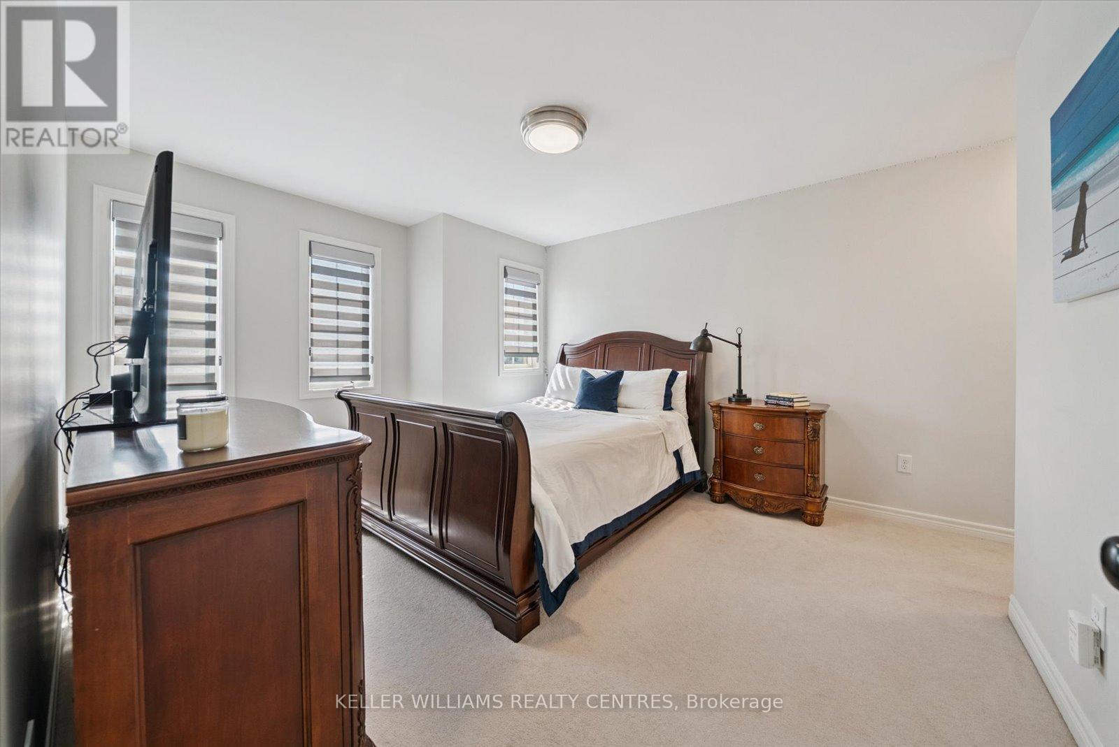 Photo 25 of 72 Pointon Street, Aurora ON