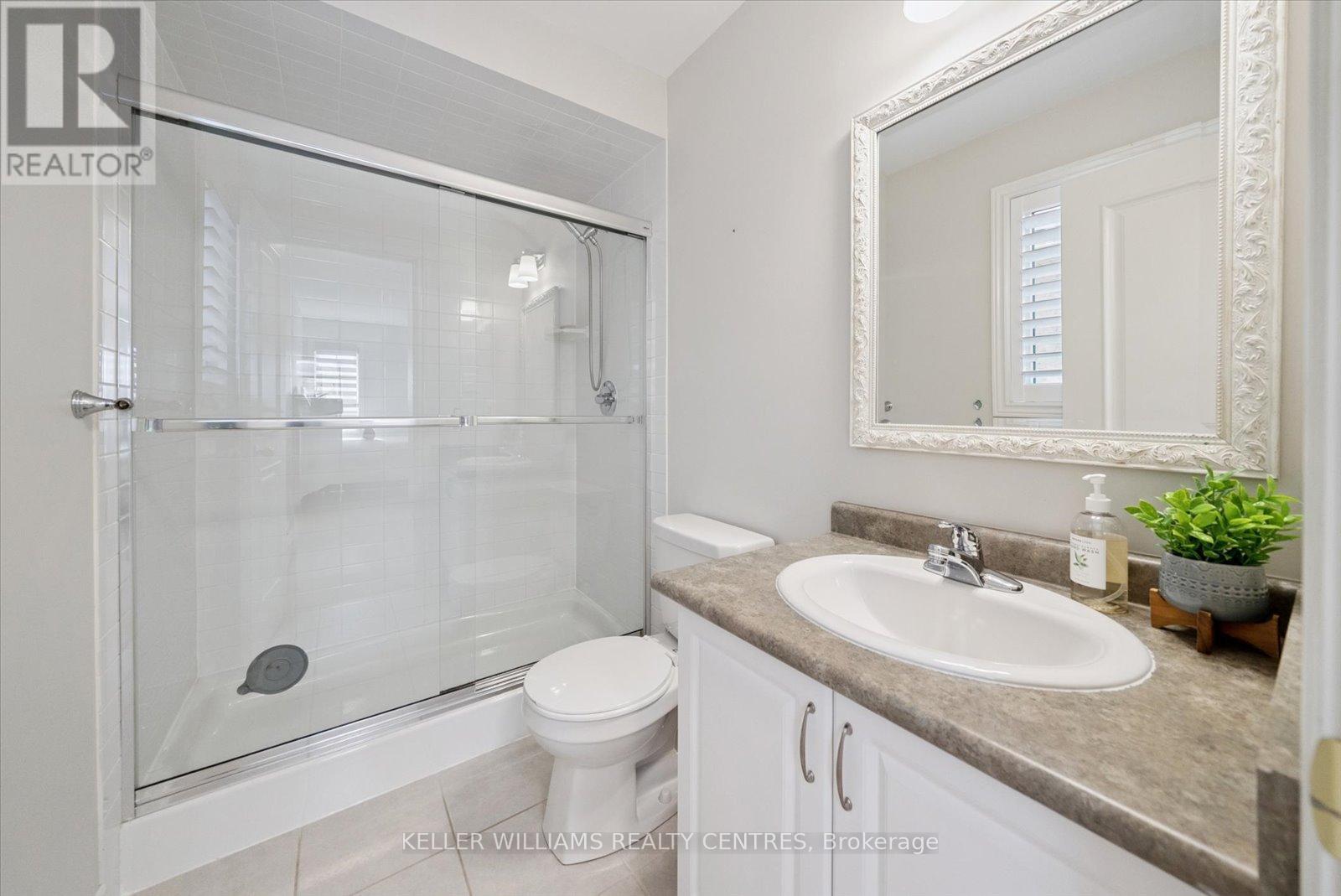 Photo 26 of 72 Pointon Street, Aurora ON