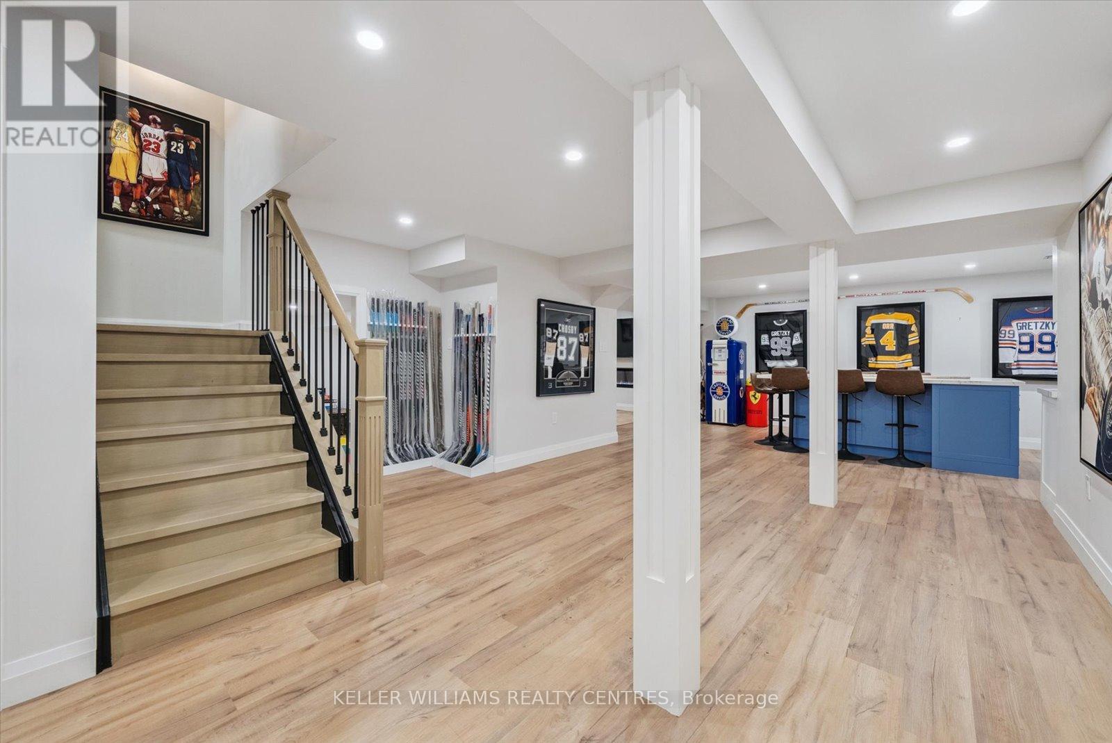 Photo 27 of 72 Pointon Street, Aurora ON