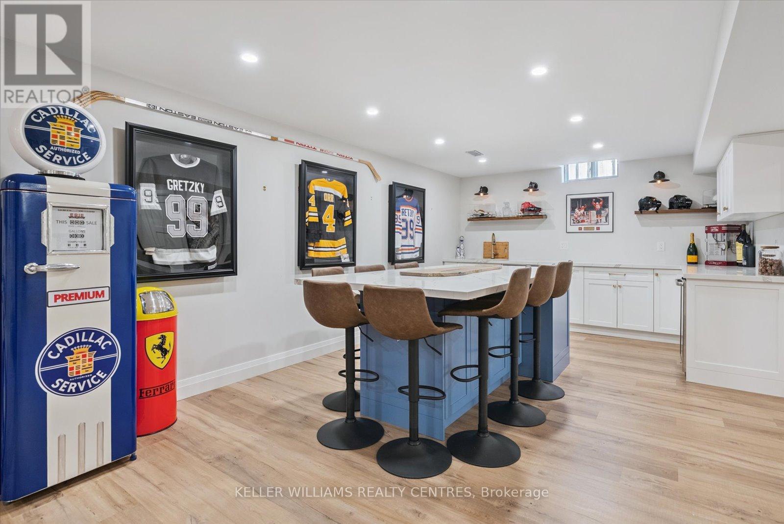 Photo 28 of 72 Pointon Street, Aurora ON