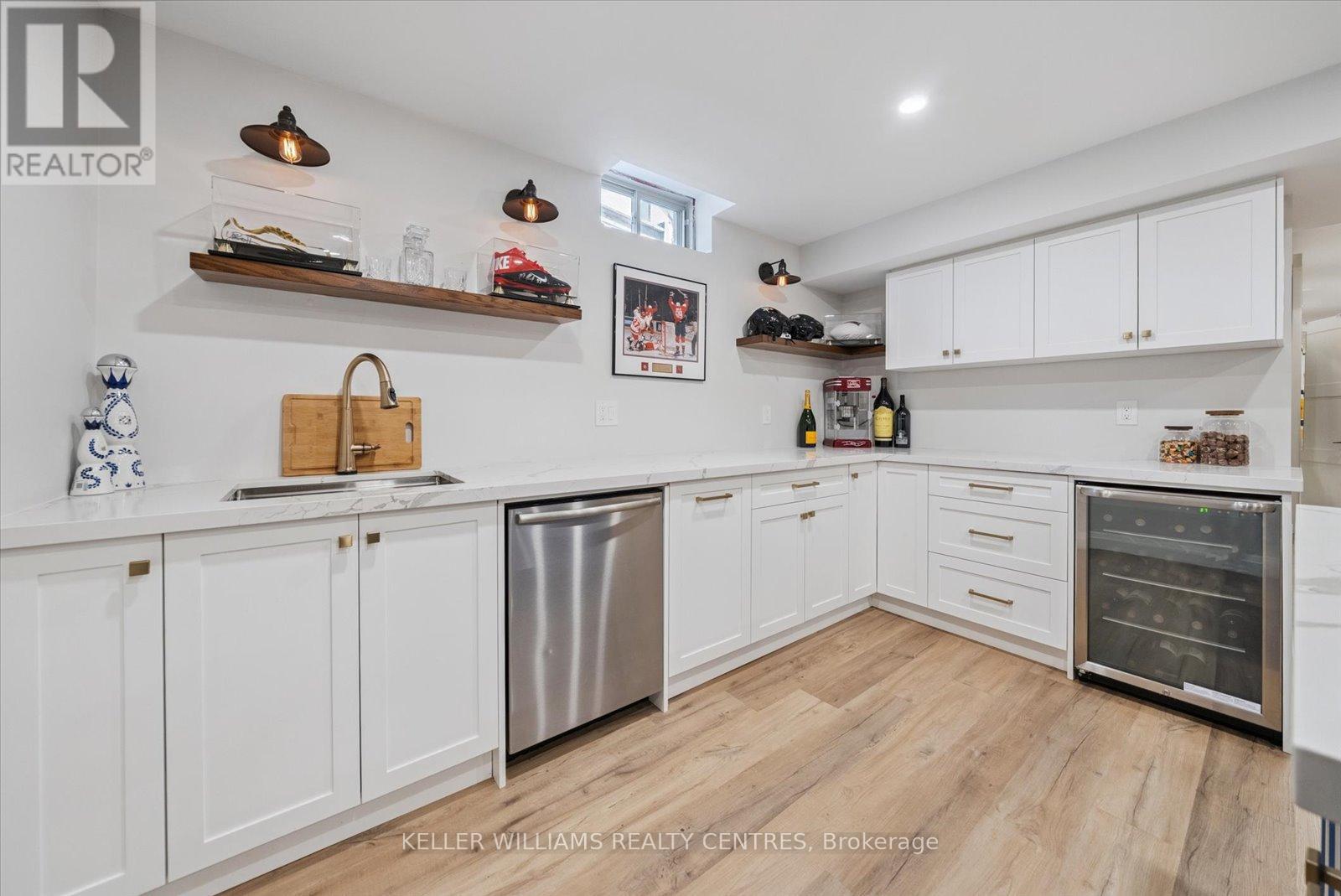 Photo 30 of 72 Pointon Street, Aurora ON