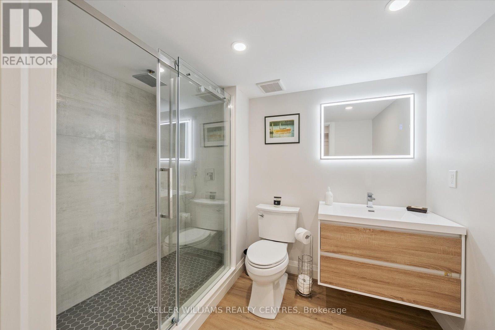 Photo 35 of 72 Pointon Street, Aurora ON