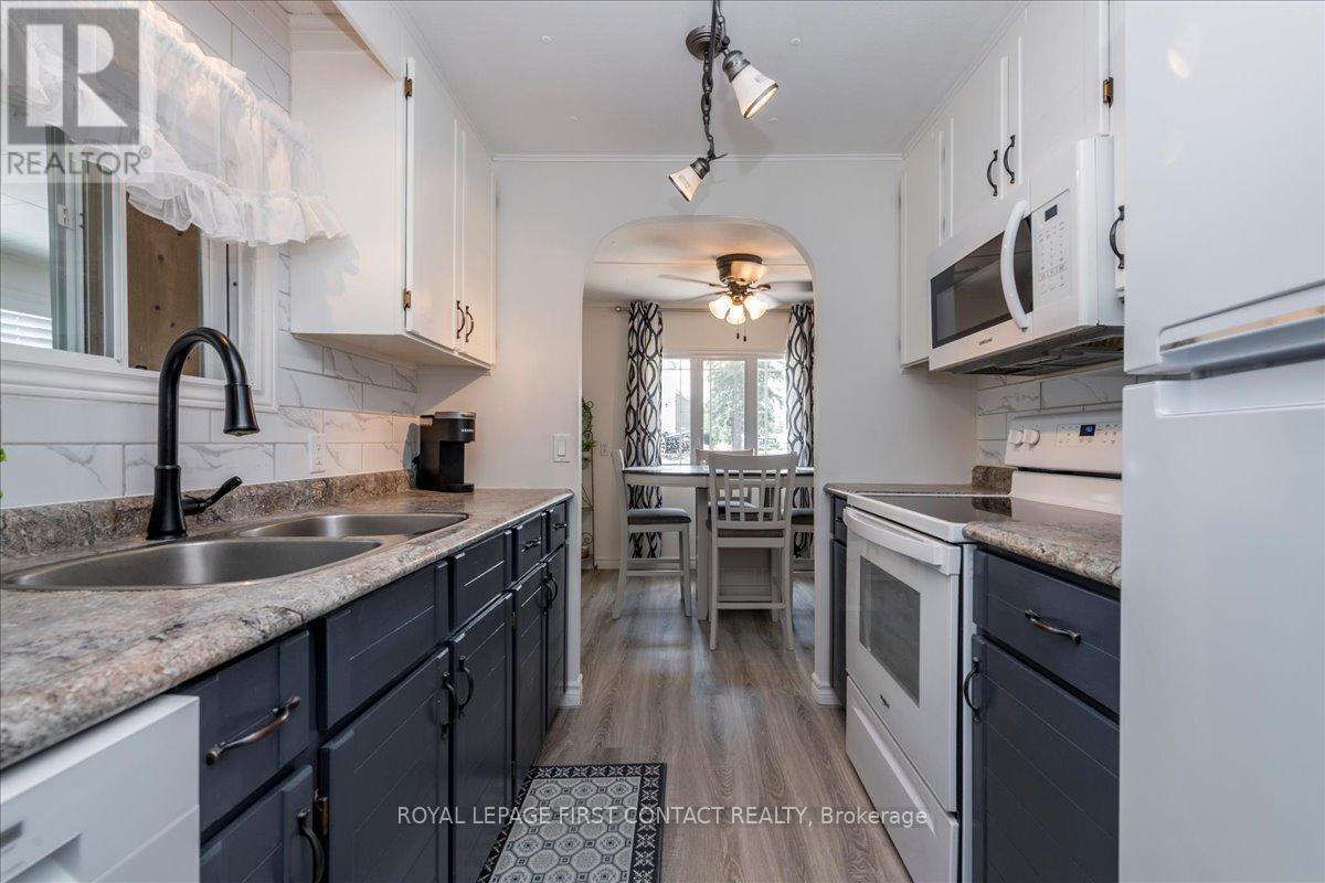 Photo 9 of 3 Weeping Willow Drive, Innisfil ON