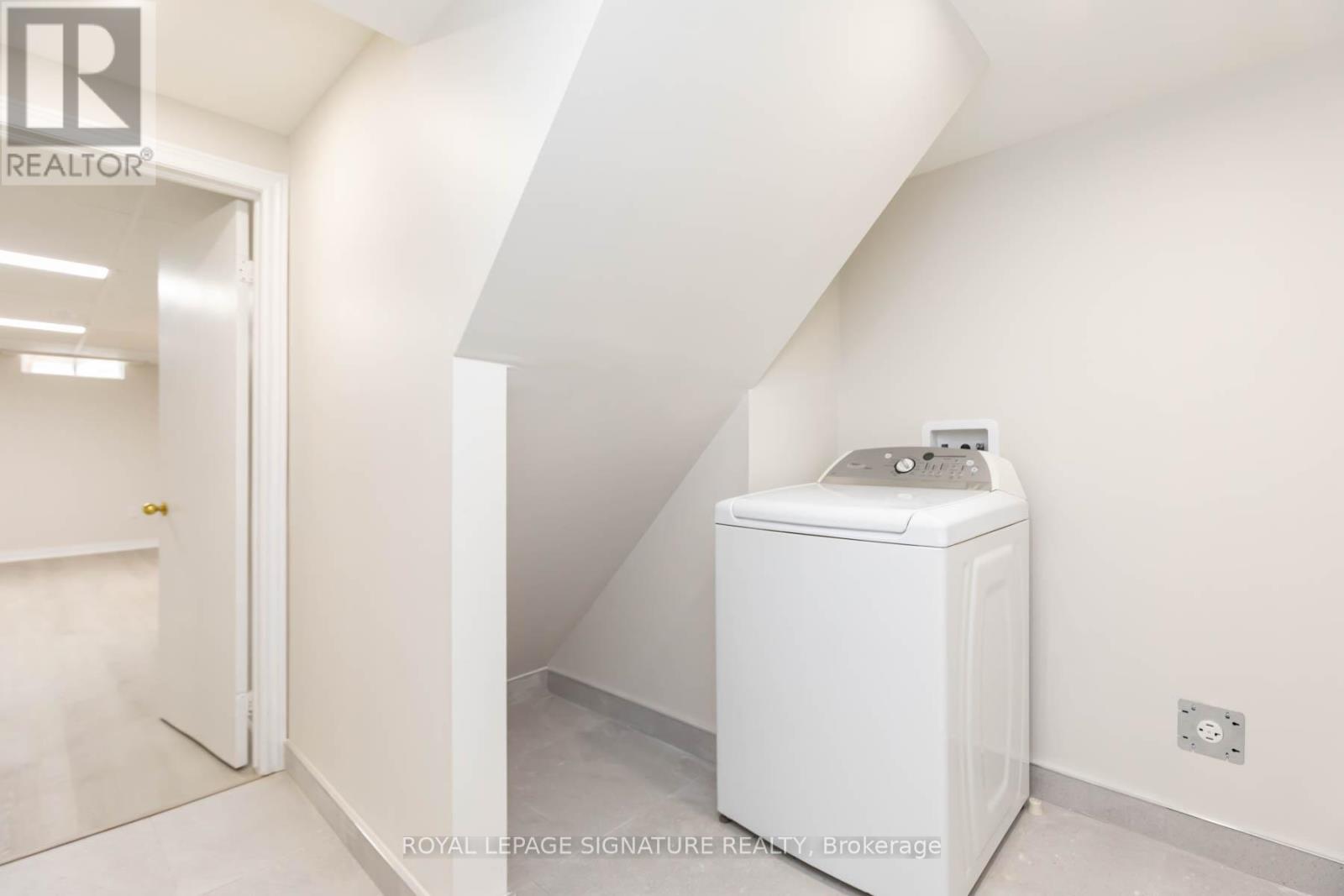 Photo 22 of Bsmt 30 Larratt Lane, Richmond Hill ON