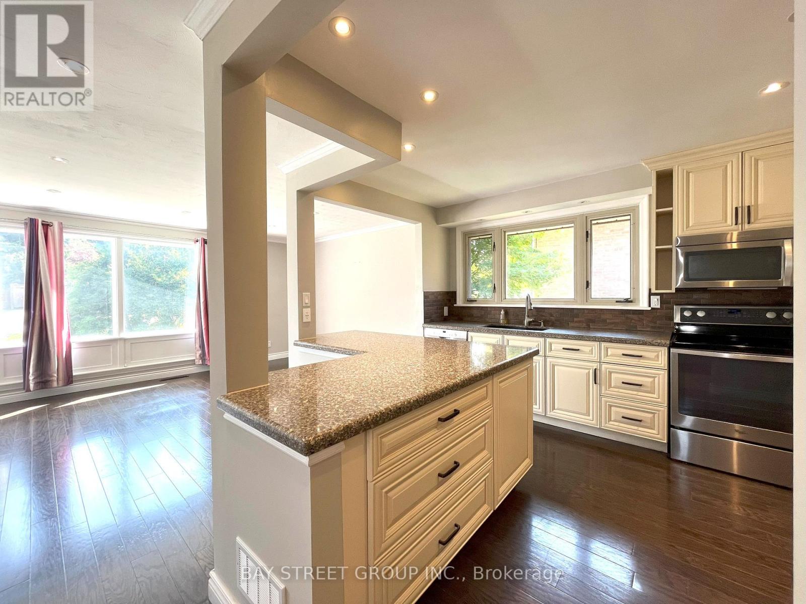 Photo 18 of Upper Unit 80 Hostein Drive, Hamilton ON