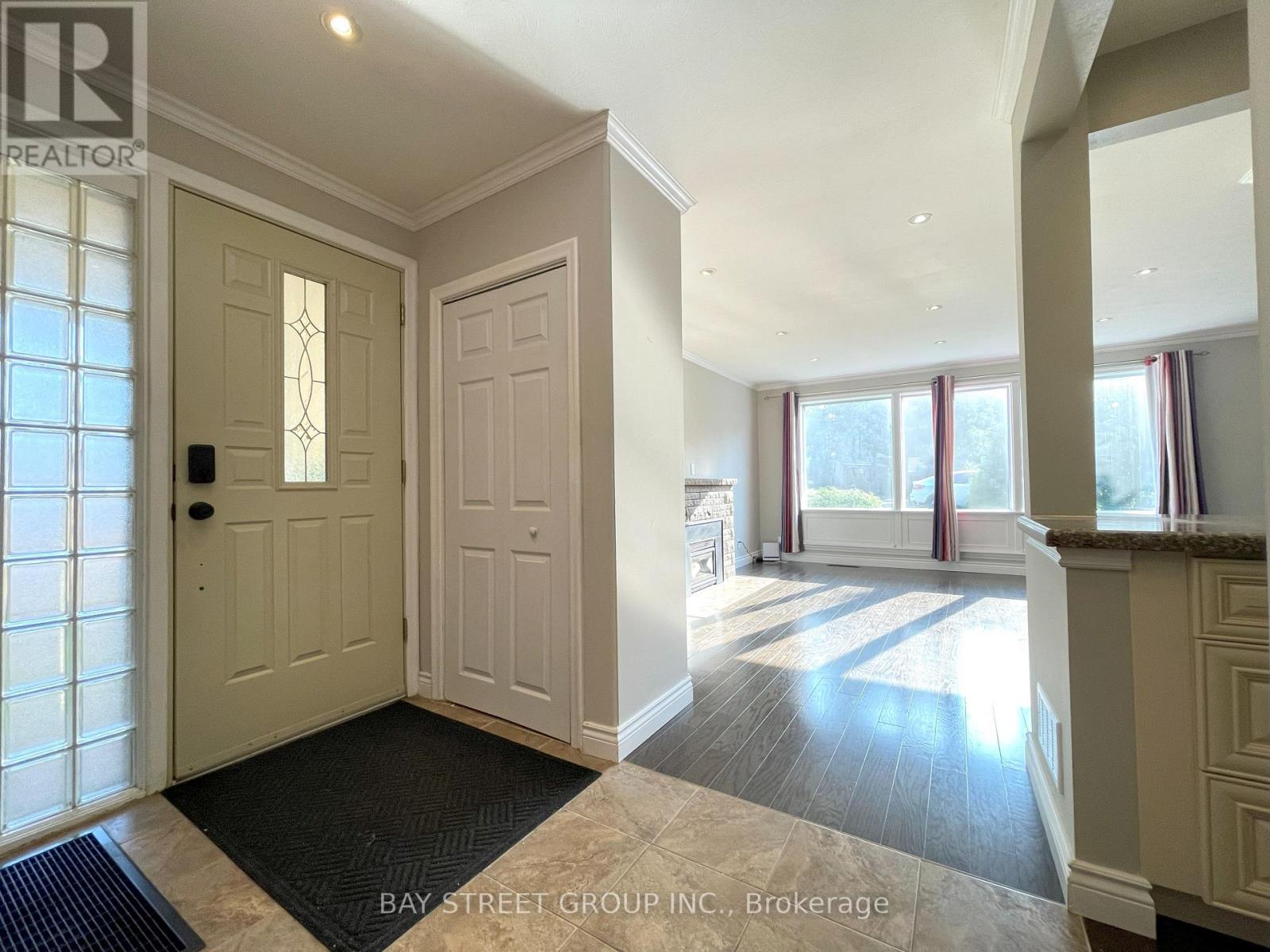 Photo 6 of Upper Unit 80 Hostein Drive, Hamilton ON